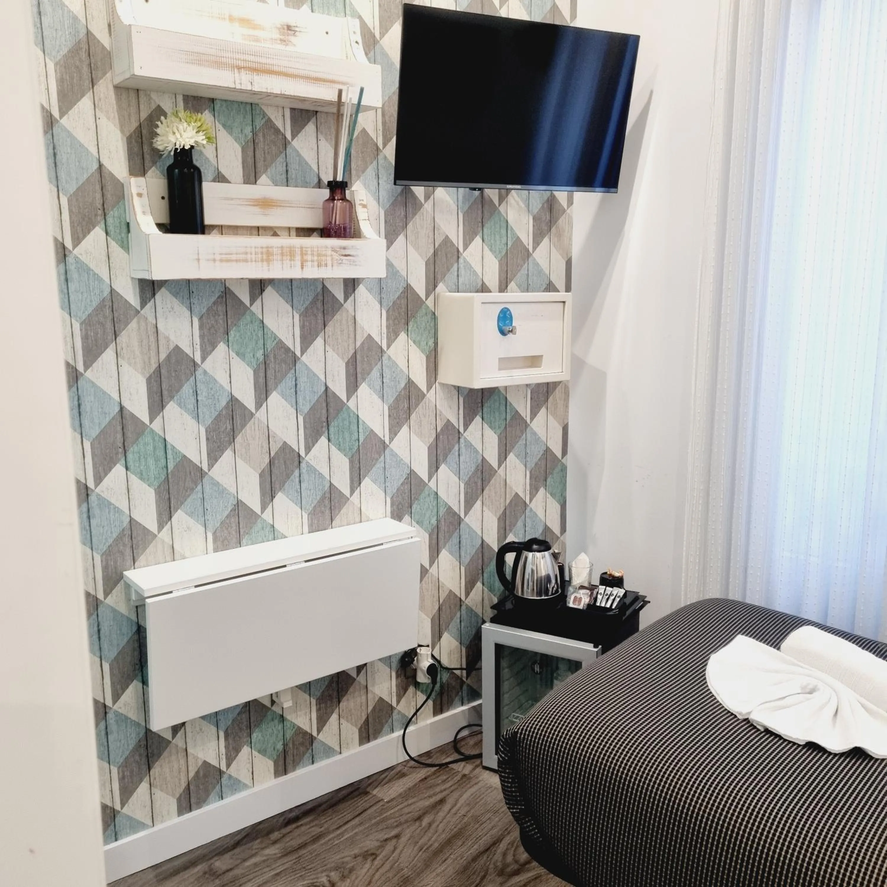 TV and multimedia in Hostal Lauria