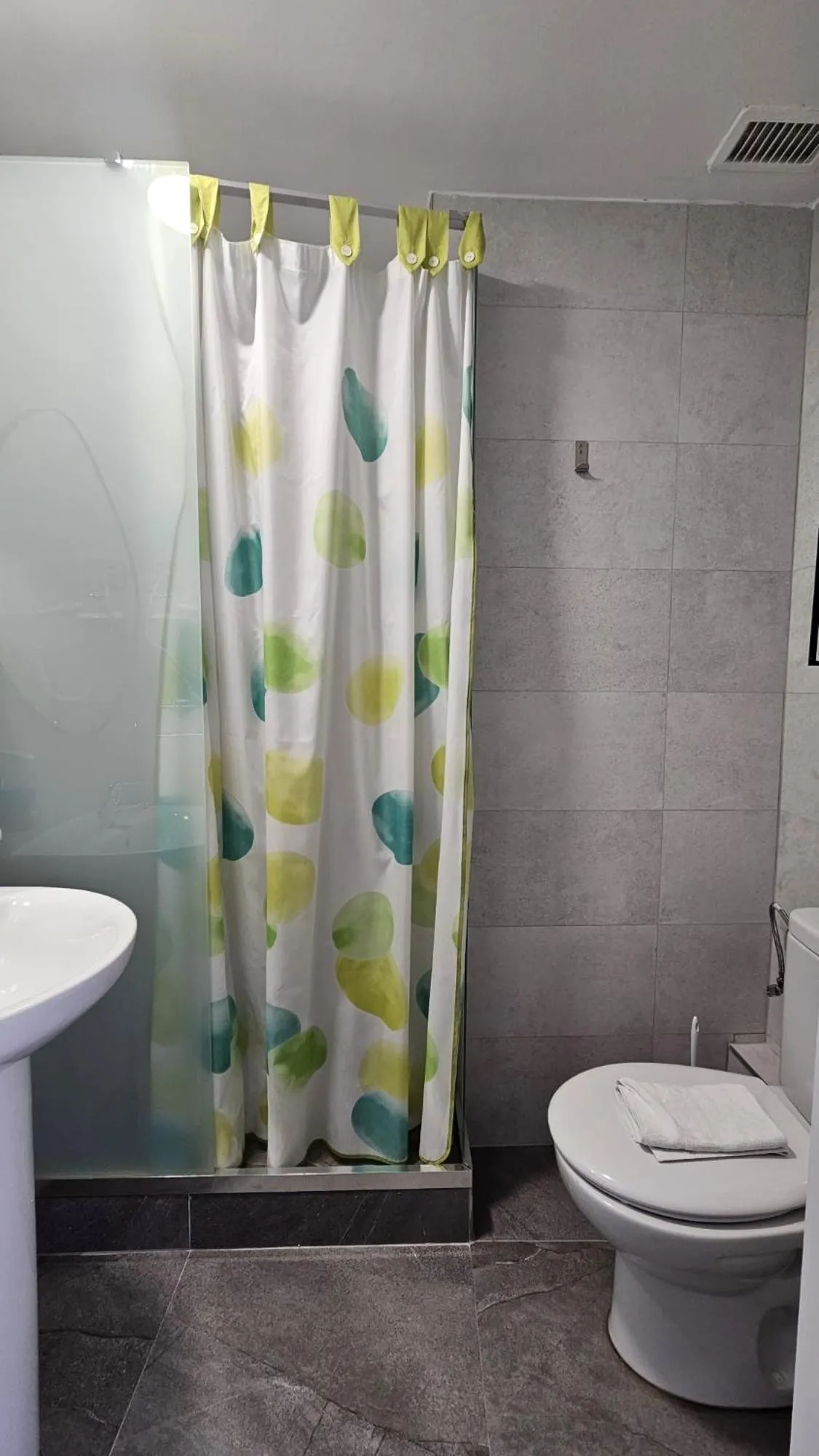 Shower in Hostal Lauria