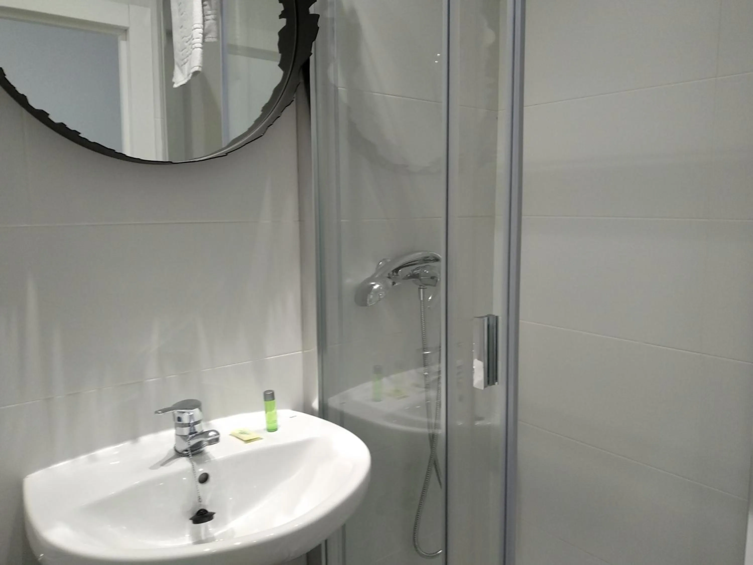 Bathroom in Hostal Lauria