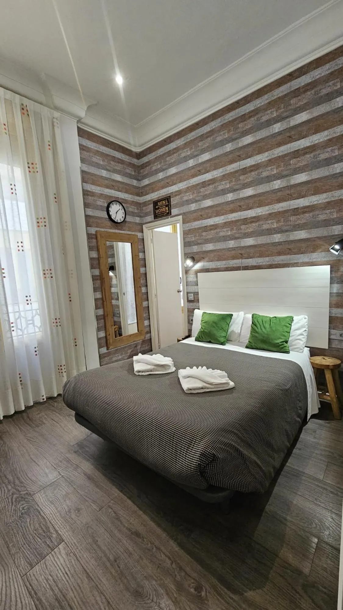 Bed in Hostal Lauria