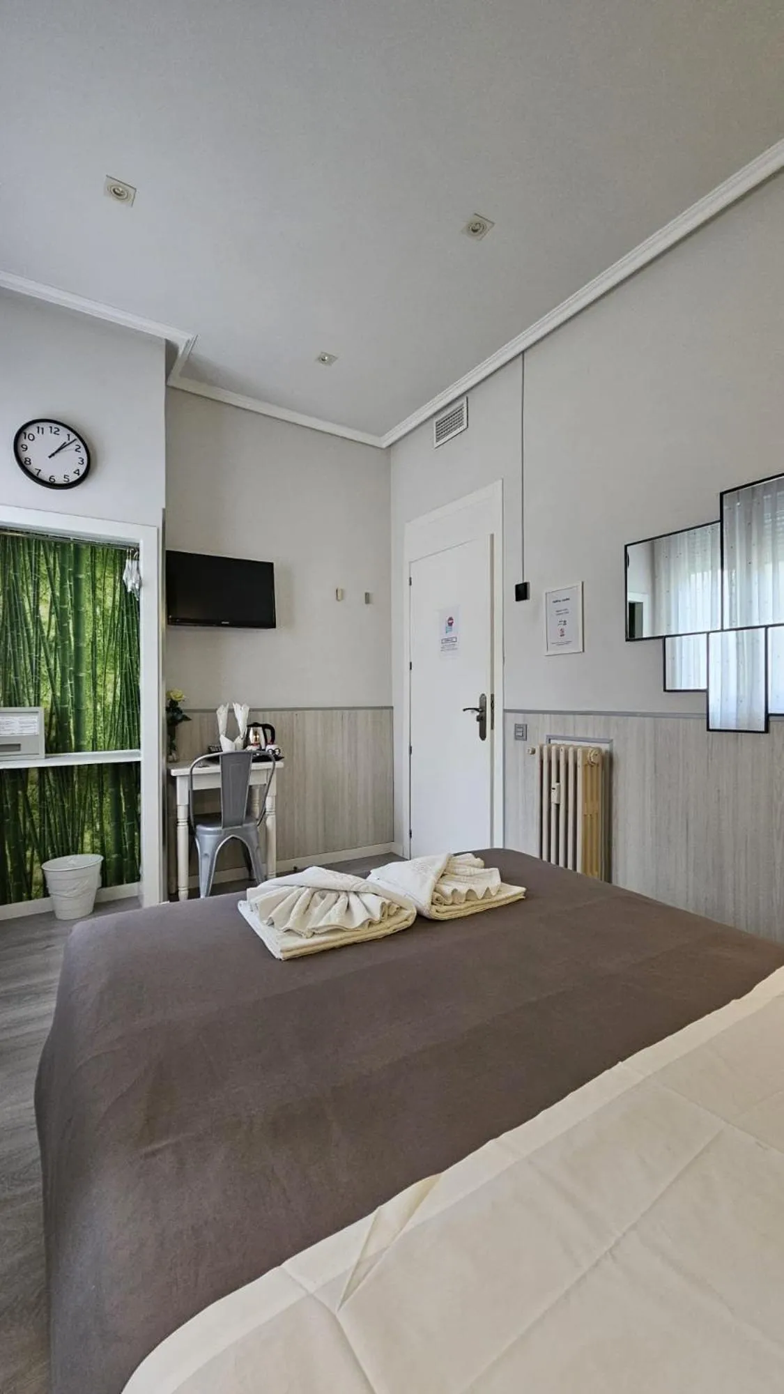 Bed in Hostal Lauria