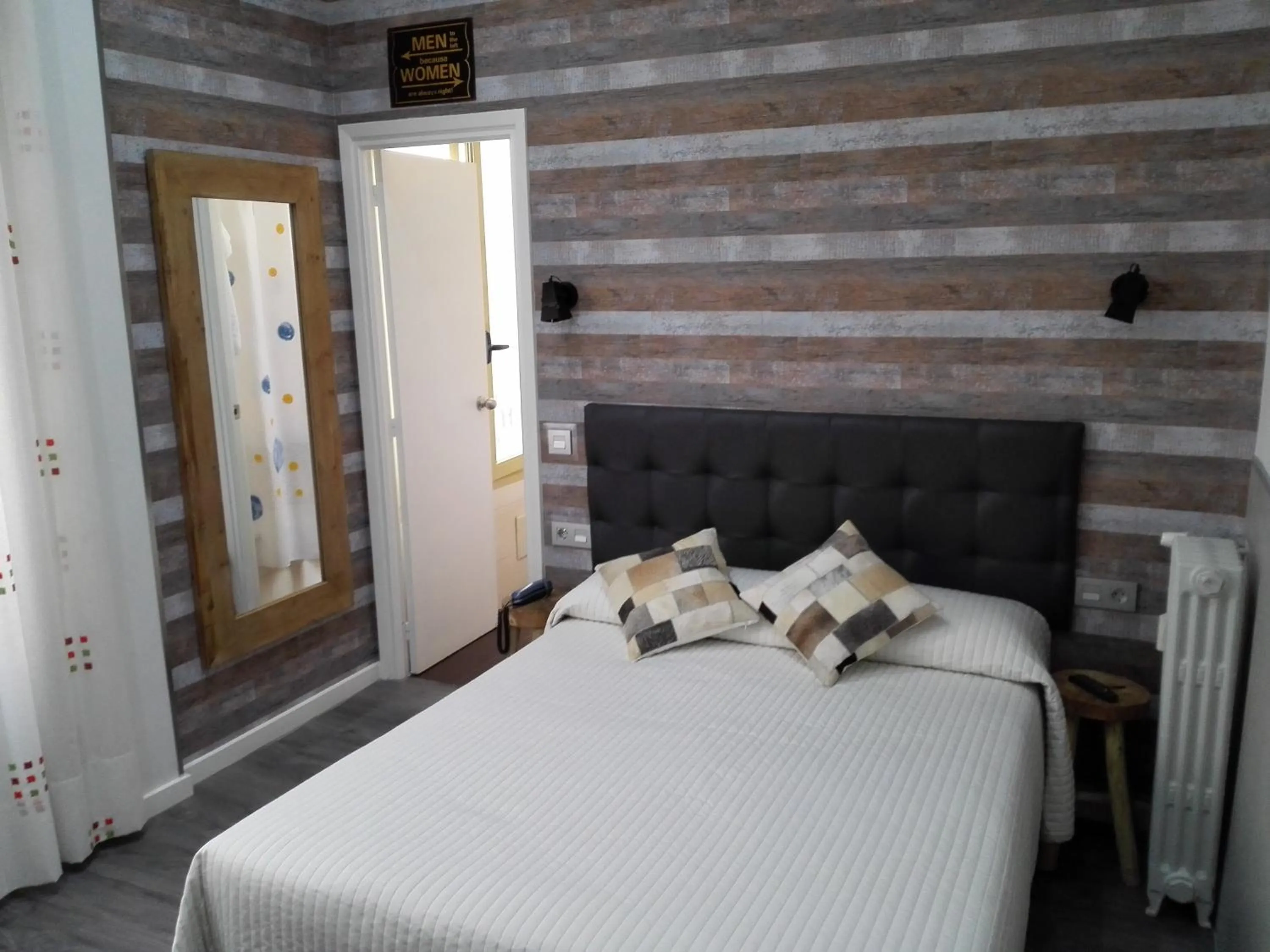 Bed in Hostal Lauria