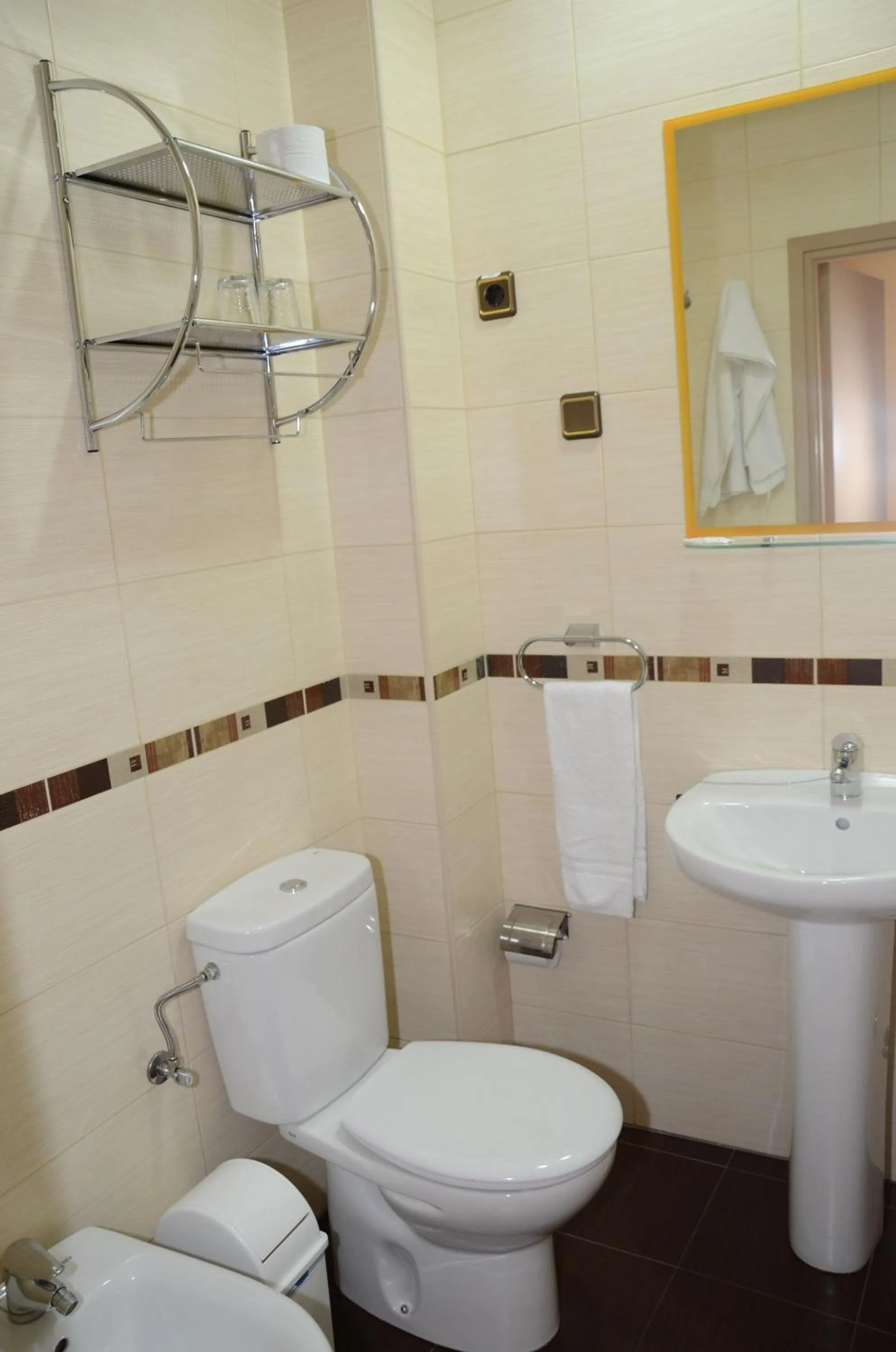 Toilet in Hostal Lauria