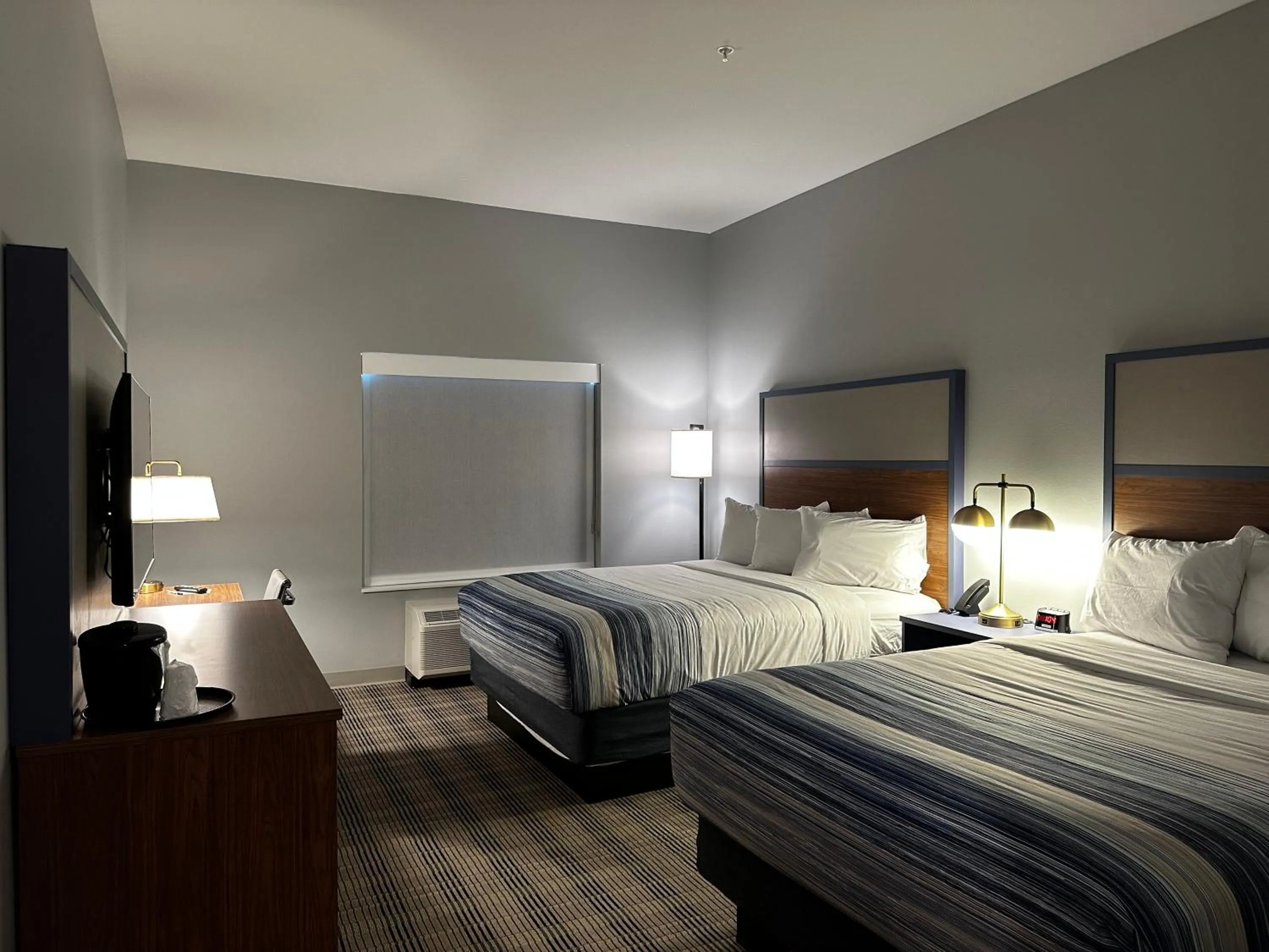 Bedroom, Bed in AmericInn by Wyndham Mountain Home