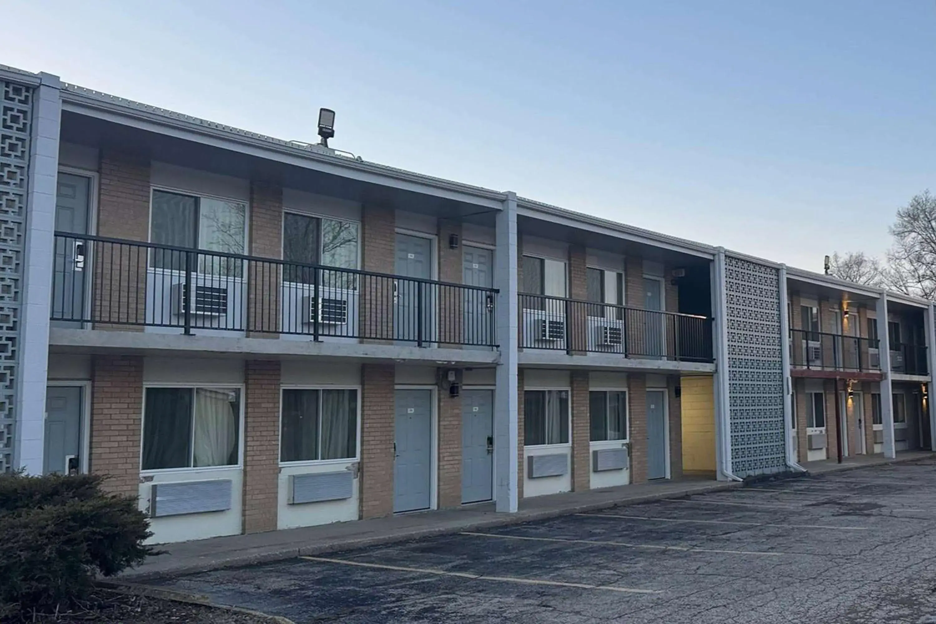 Property building in Super 8 by Wyndham Rockford South Property building in Super 8 by Wyndham Rockford South