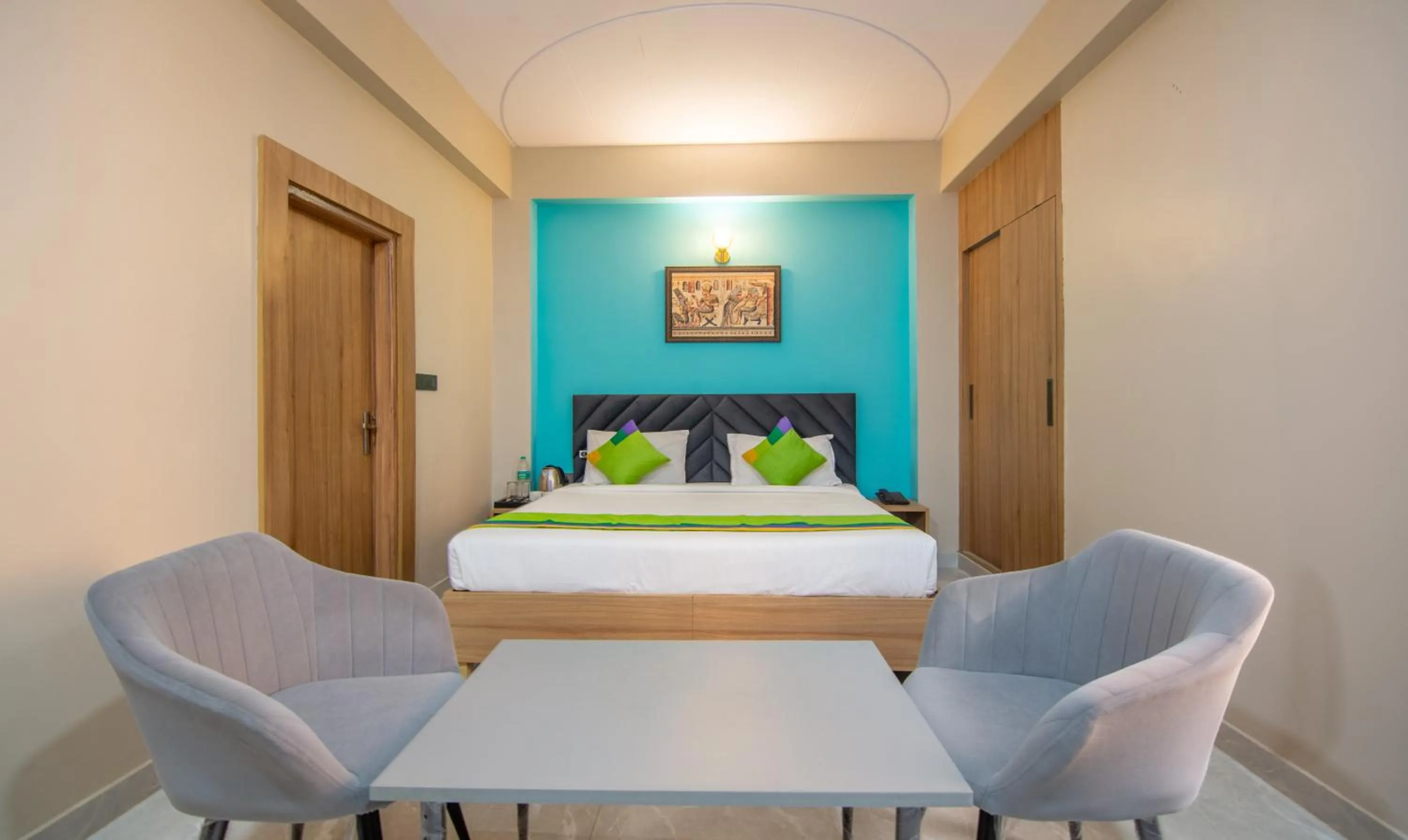 Bedroom, Bed in Treebo Elite Corporate, Sector 62