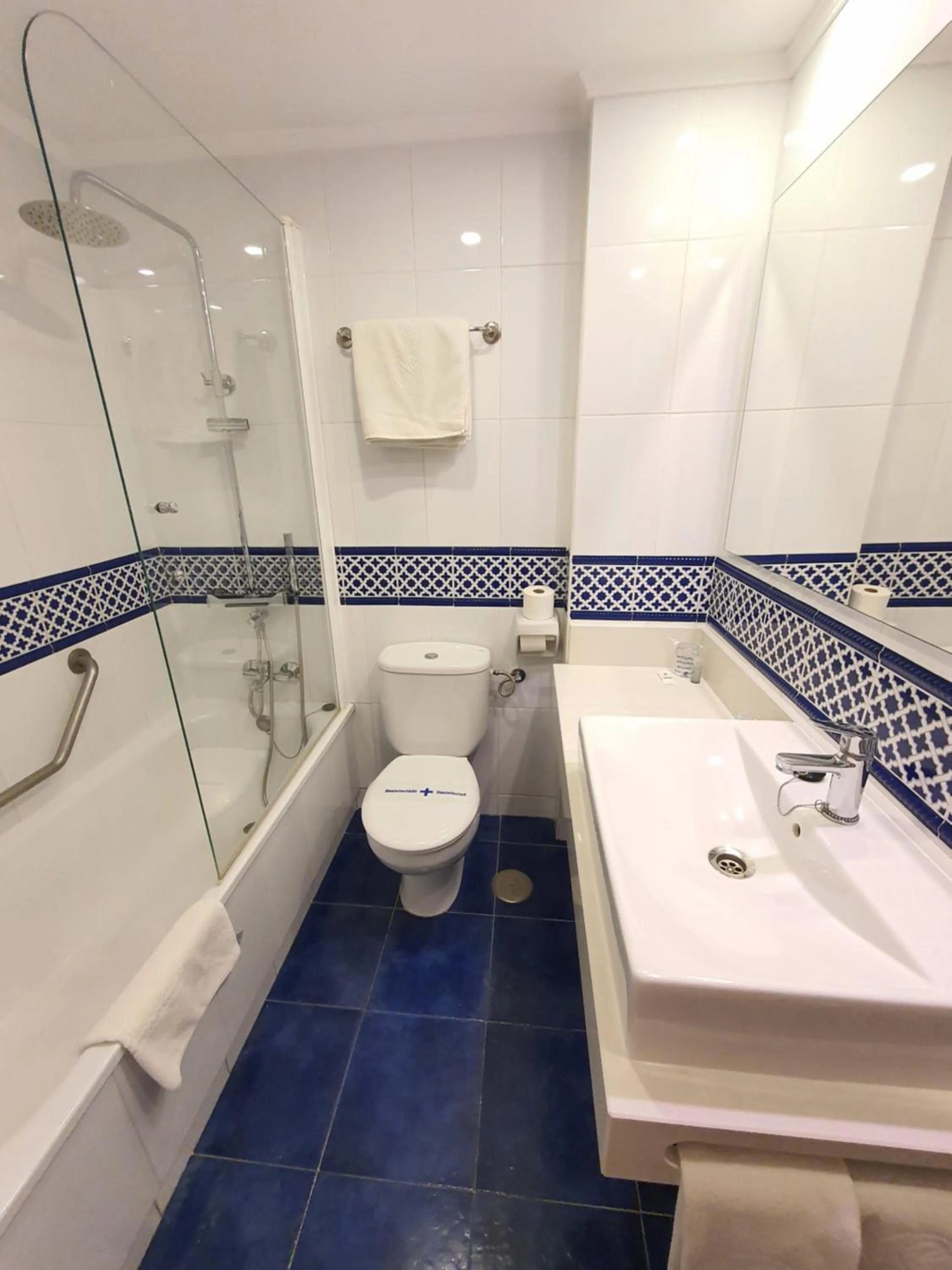 Bathroom in La Barracuda