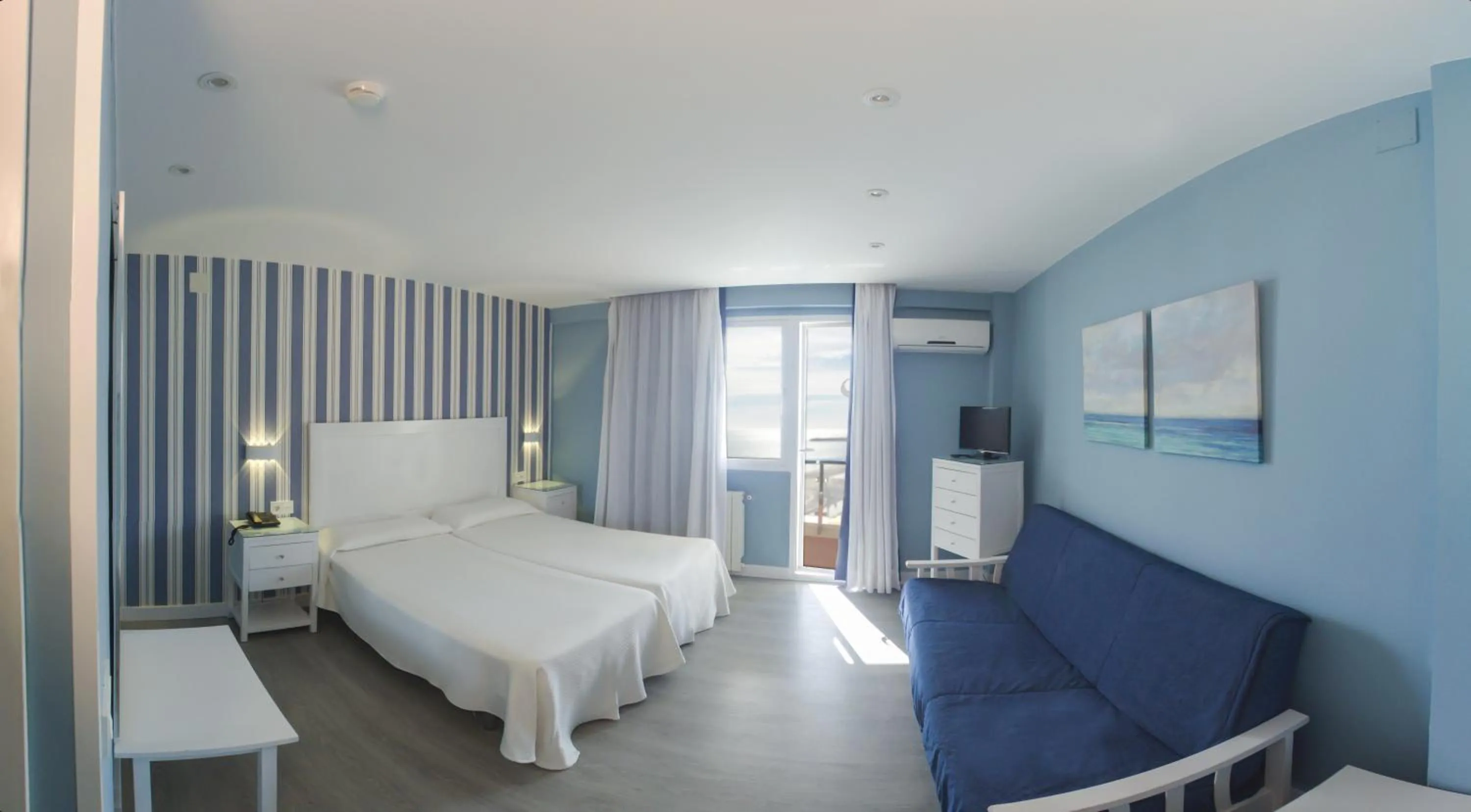 Photo of the whole room, Bed in La Barracuda