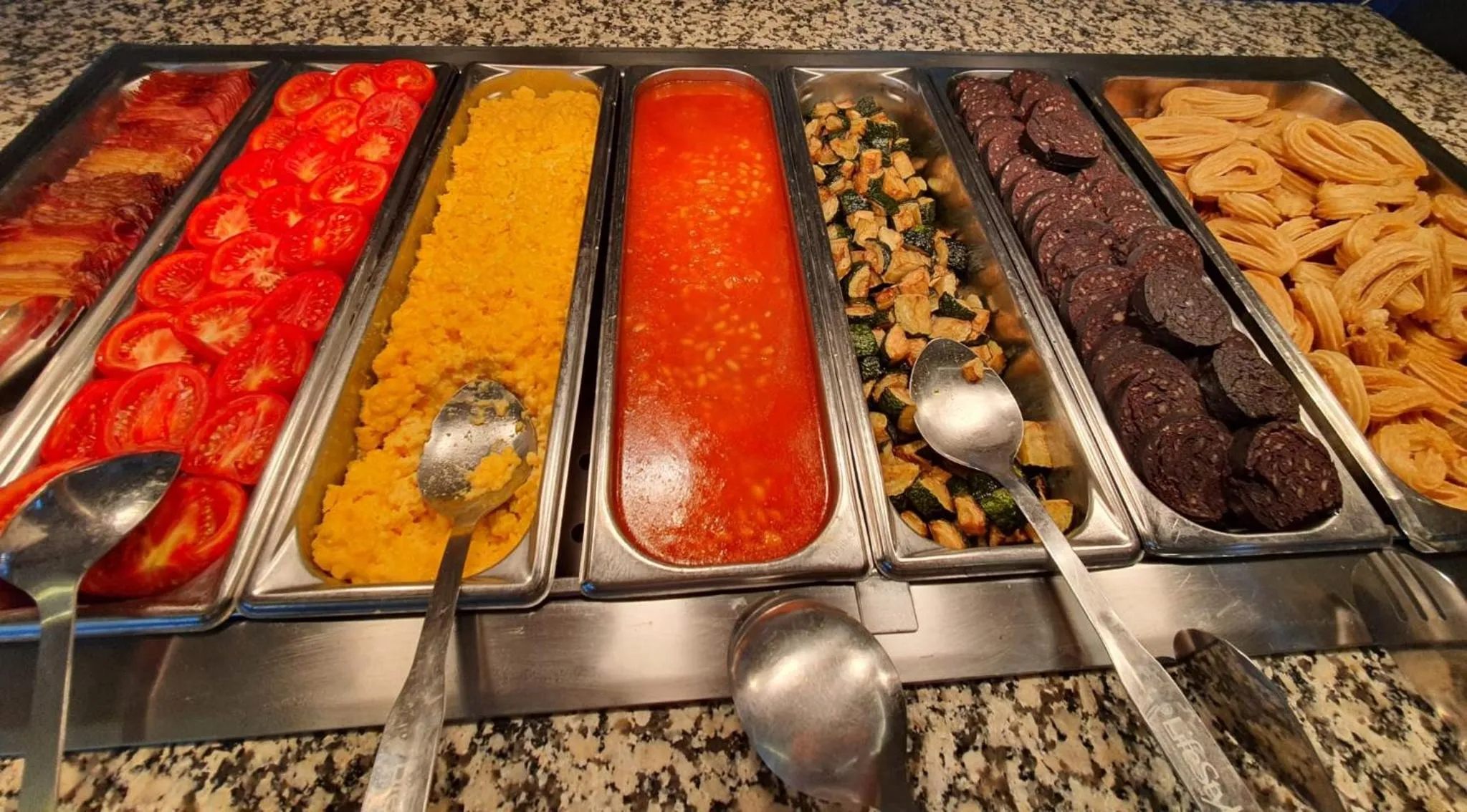 Buffet breakfast in La Barracuda