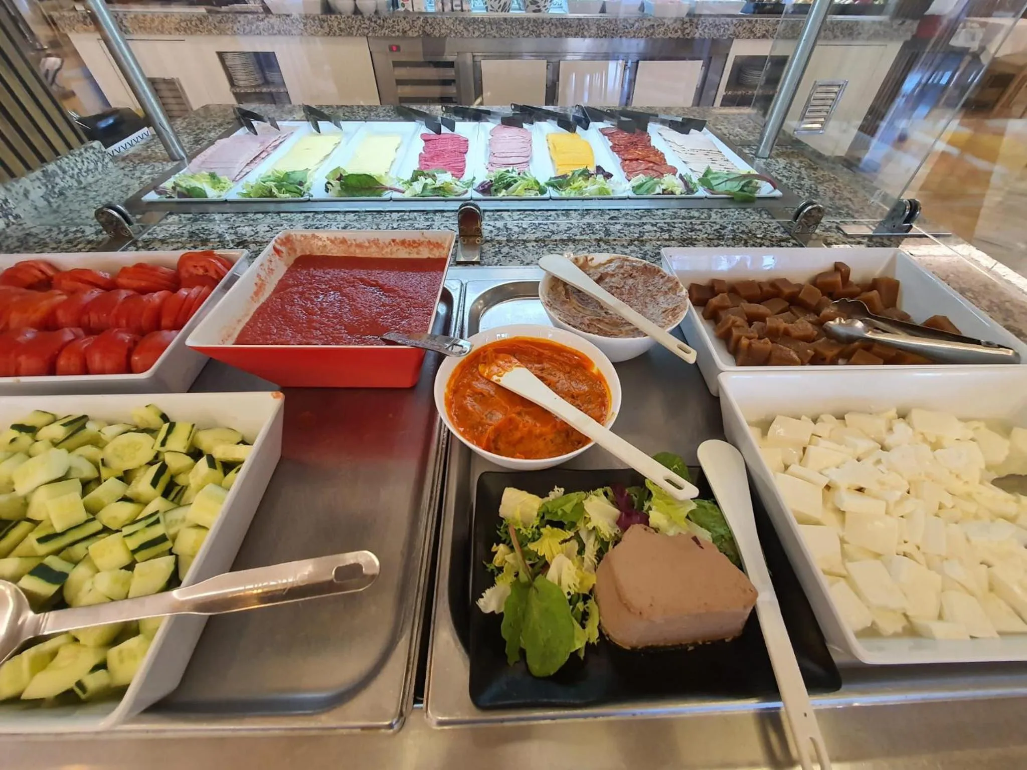 Buffet breakfast in La Barracuda