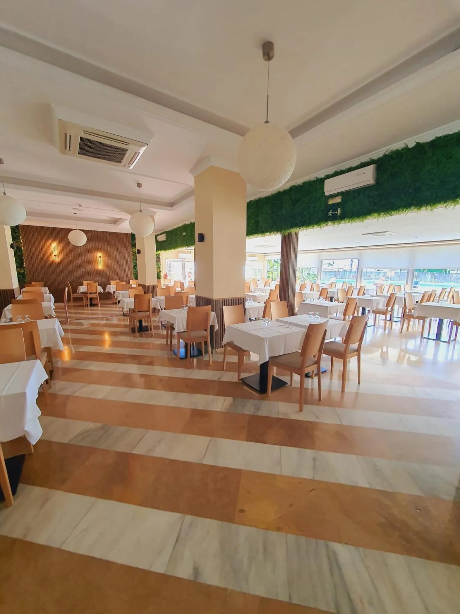 Restaurant/places to eat in La Barracuda