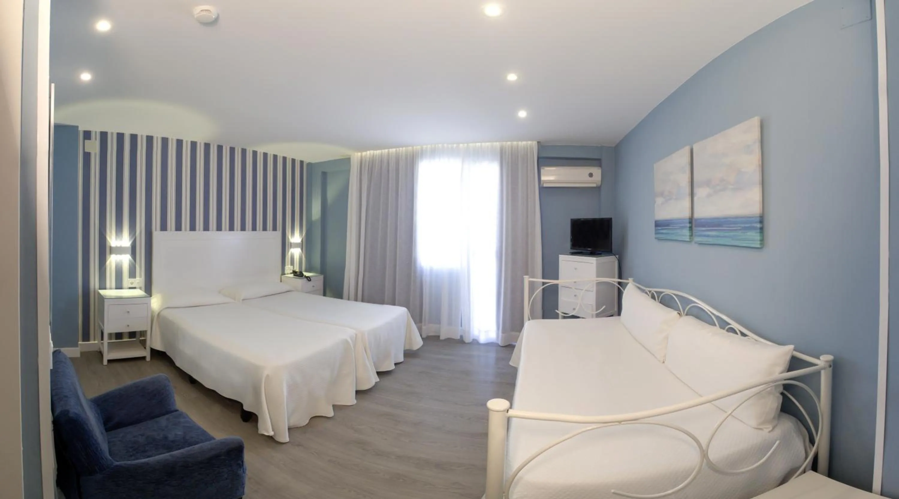 Photo of the whole room, Bed in La Barracuda