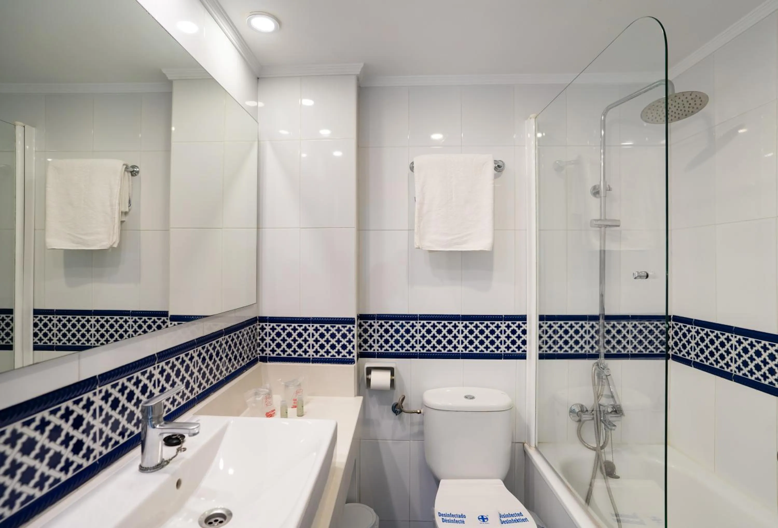 Bathroom in La Barracuda