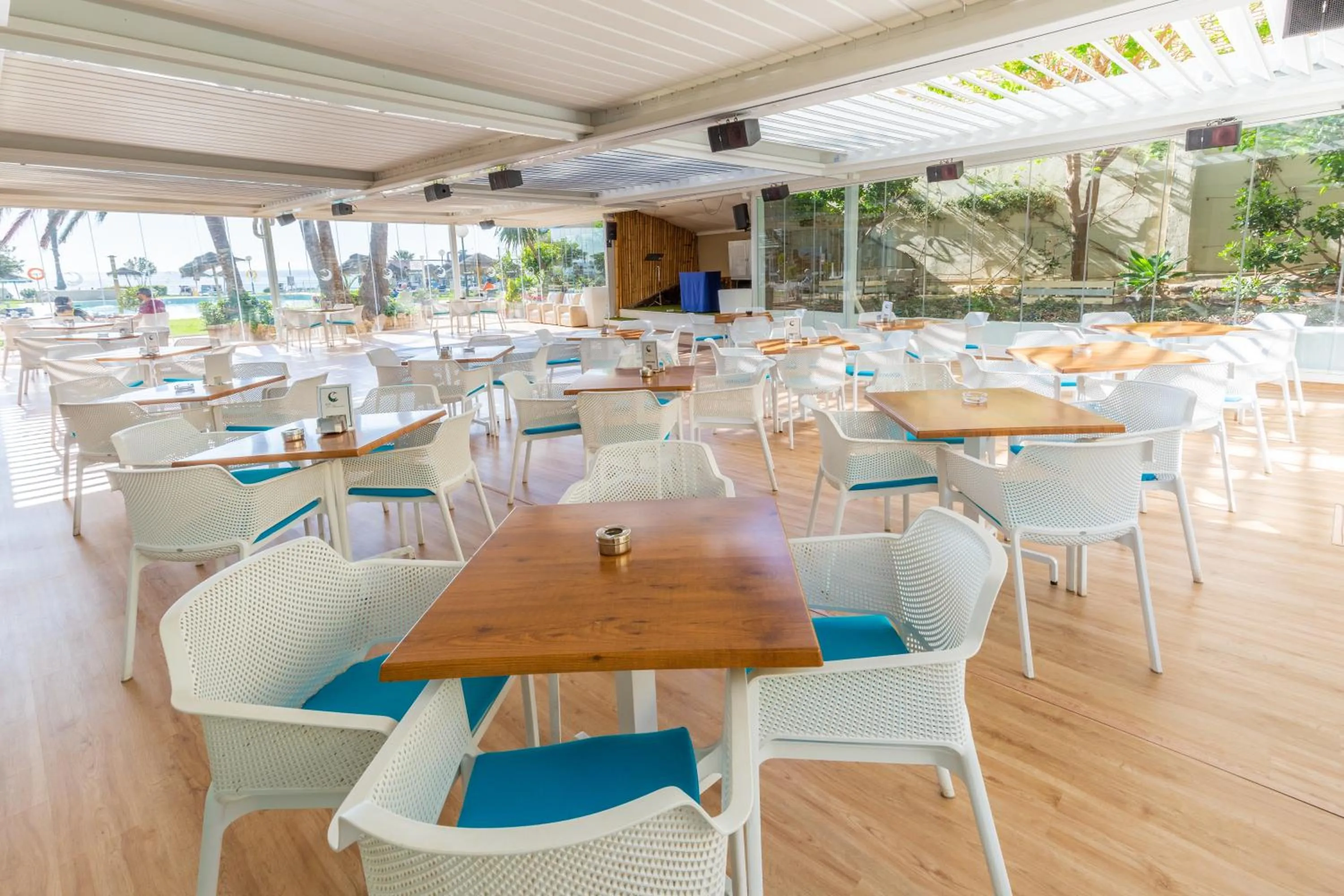 Restaurant/places to eat in La Barracuda