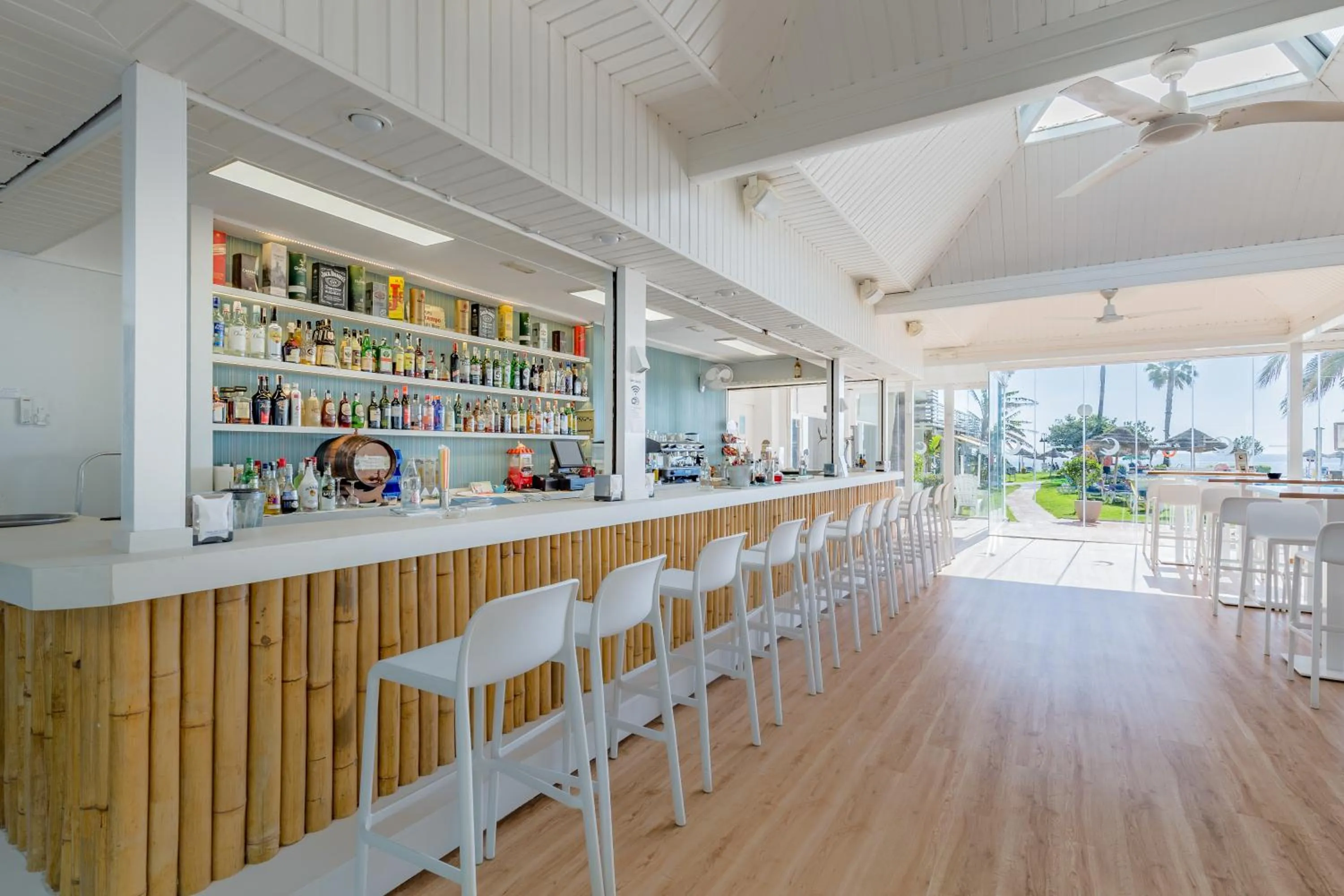 Restaurant/places to eat in La Barracuda