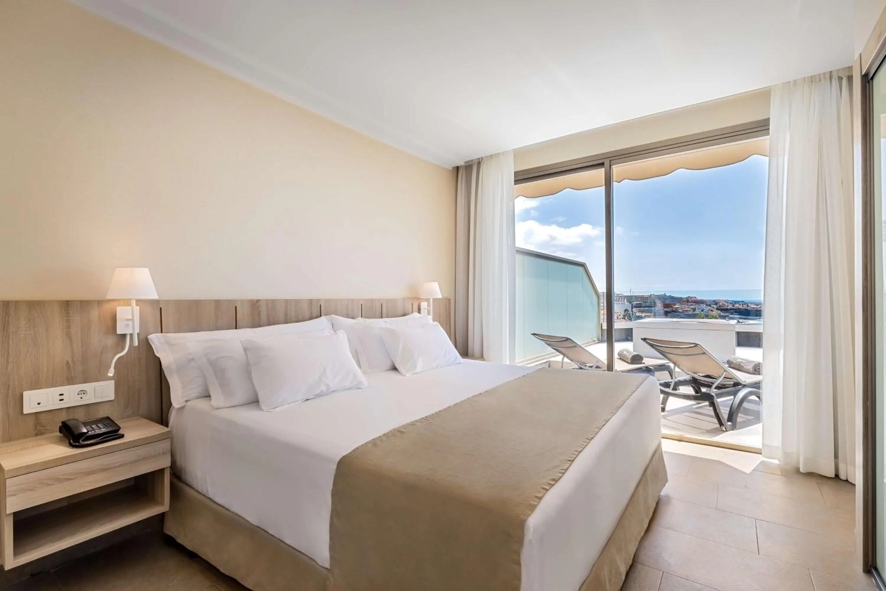 Bedroom, Bed in Barceló Santiago - Adults Only