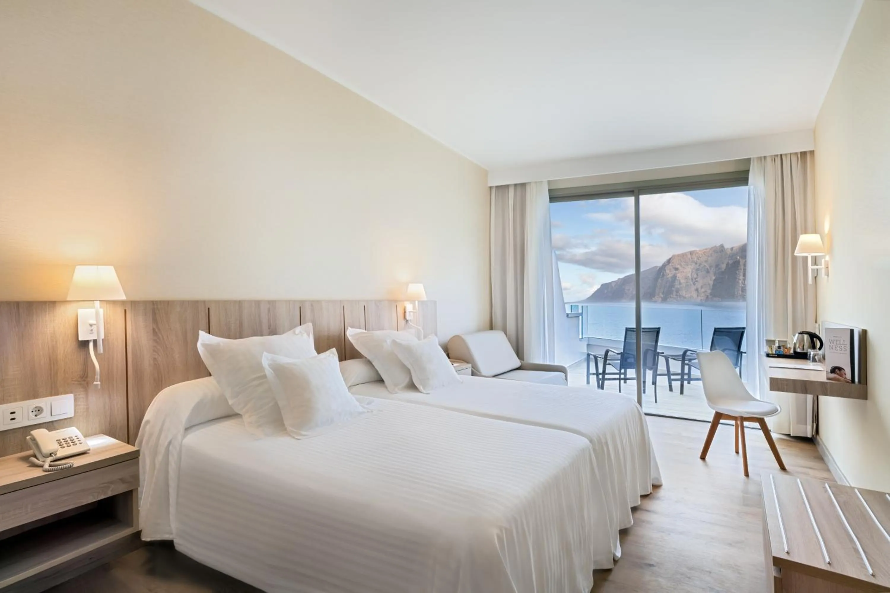 Property building, Bed in Barceló Santiago - Adults Only