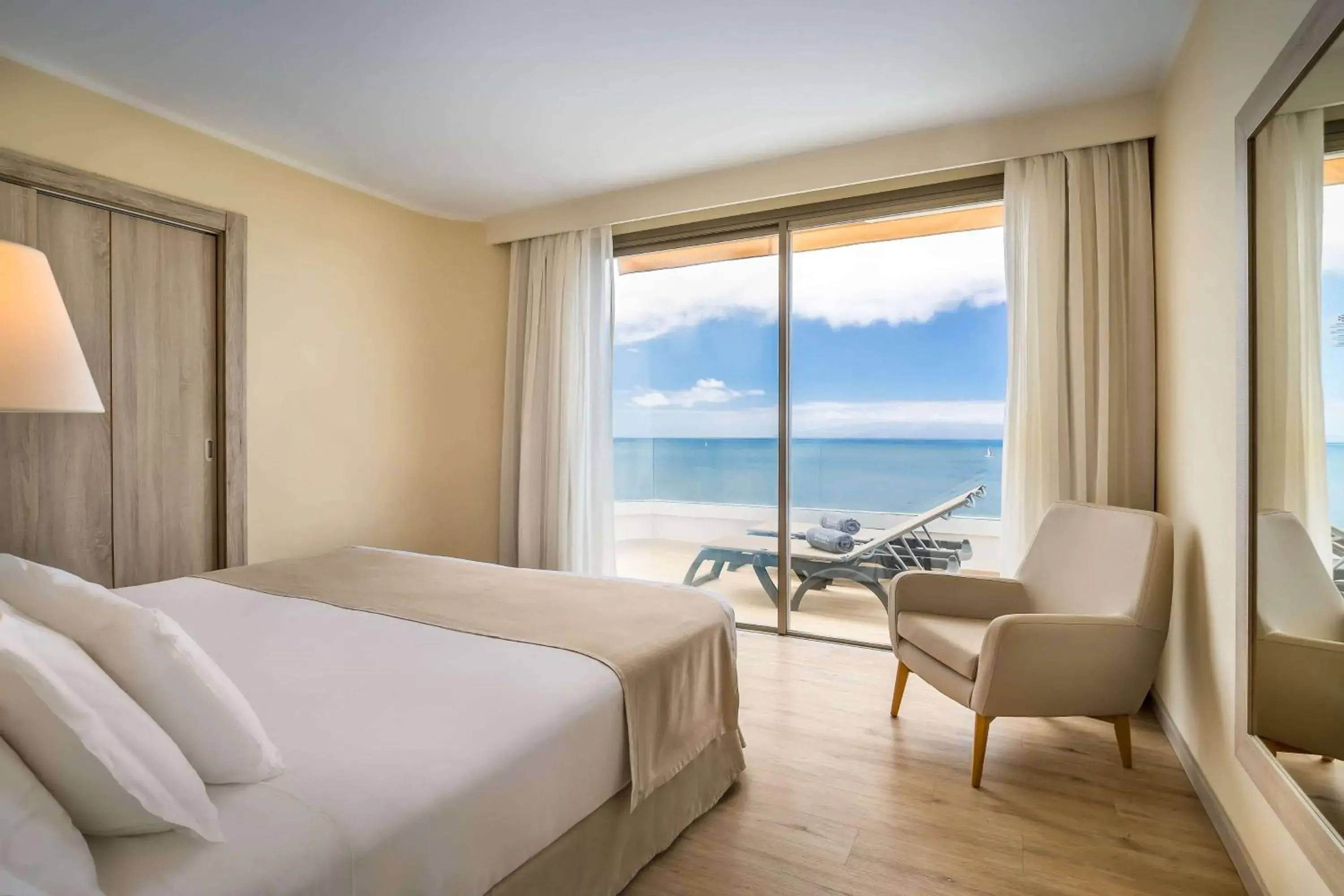 Property building, Bed in Barceló Santiago - Adults Only Property building, Bed in Barceló Santiago - Adults Only