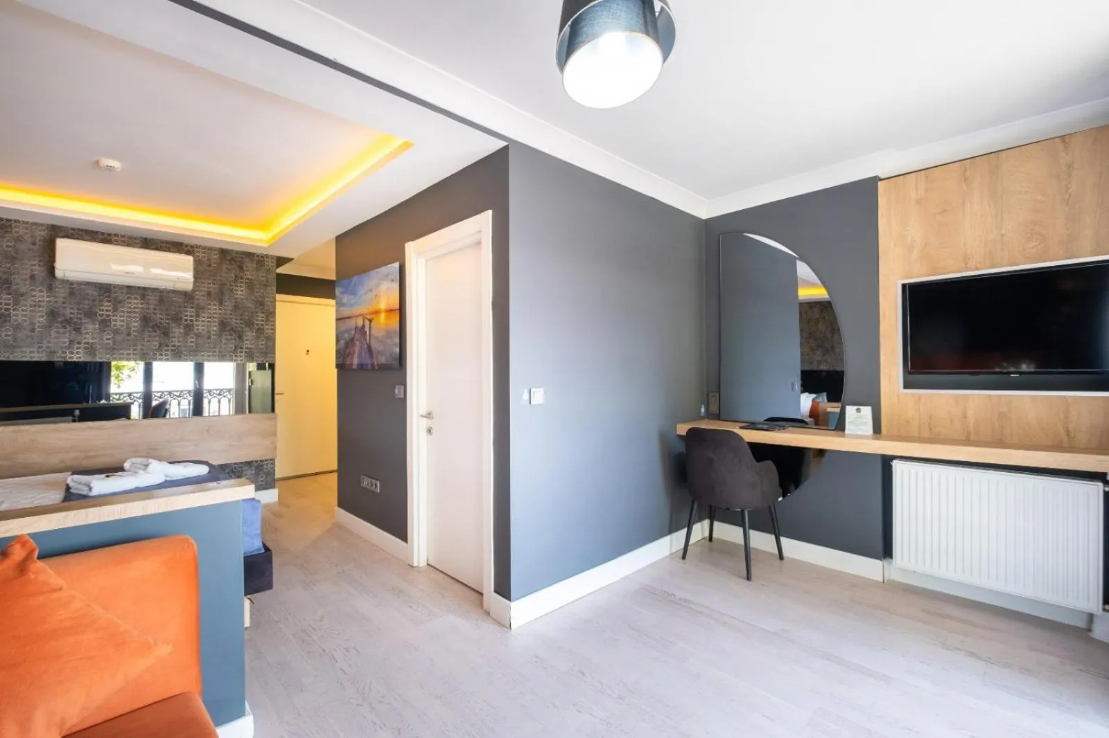 Photo of the whole room in 216 Bosphorus