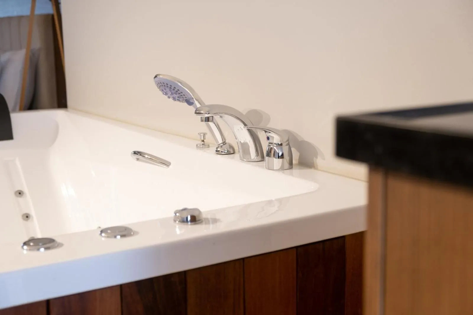 Bath in 216 Bosphorus