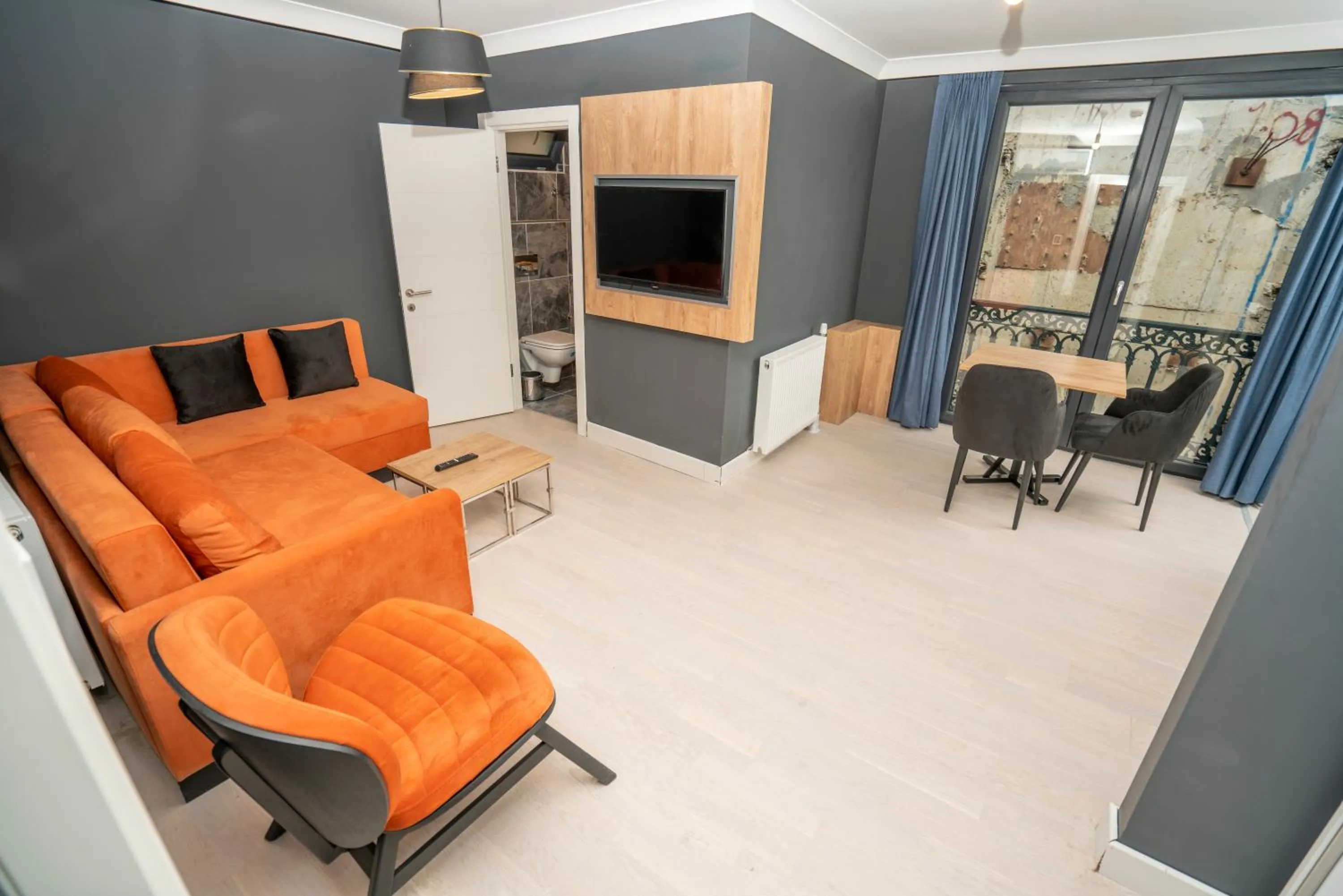 TV and multimedia in 216 Bosphorus