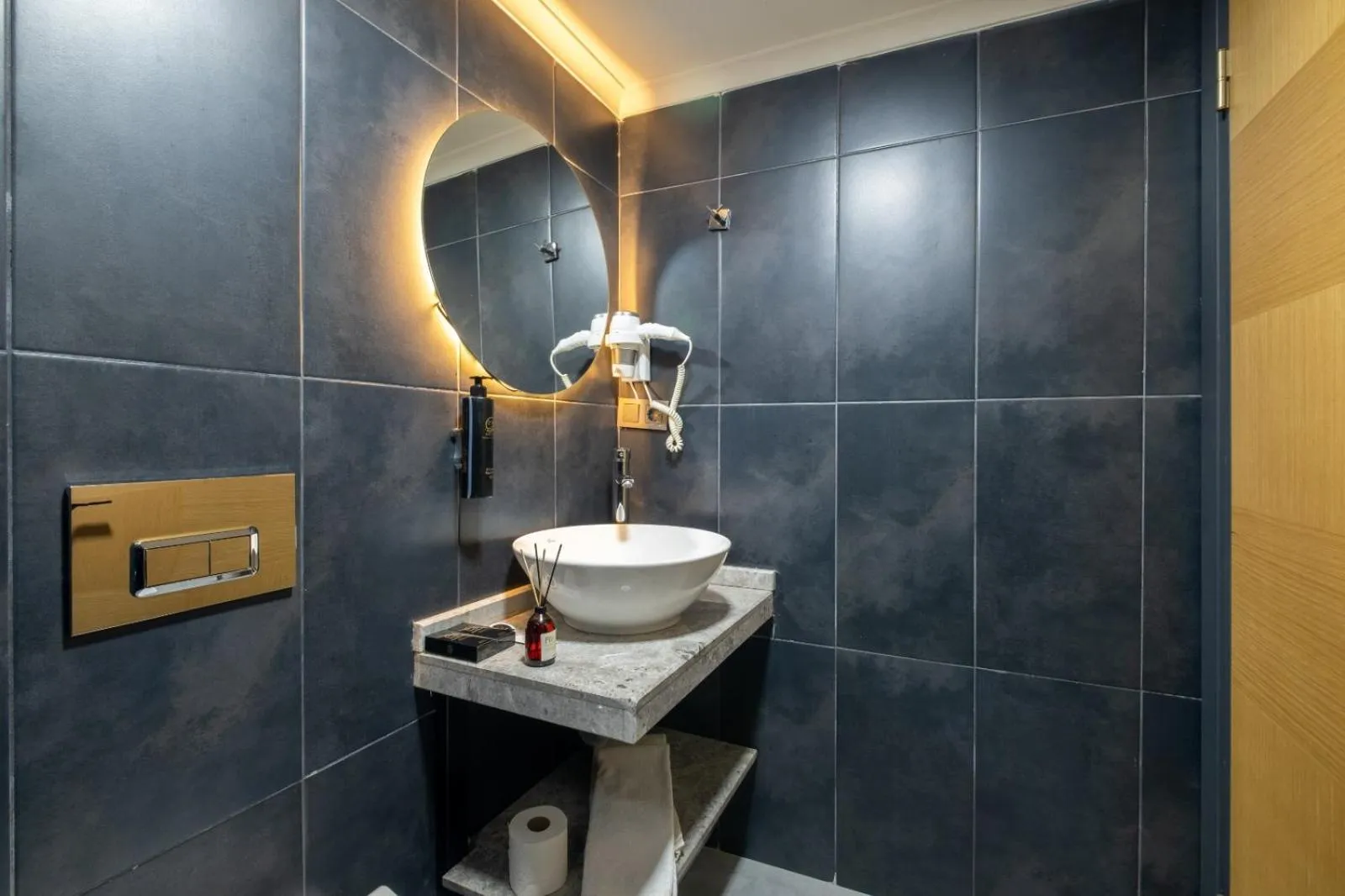 Bathroom in 216 Bosphorus