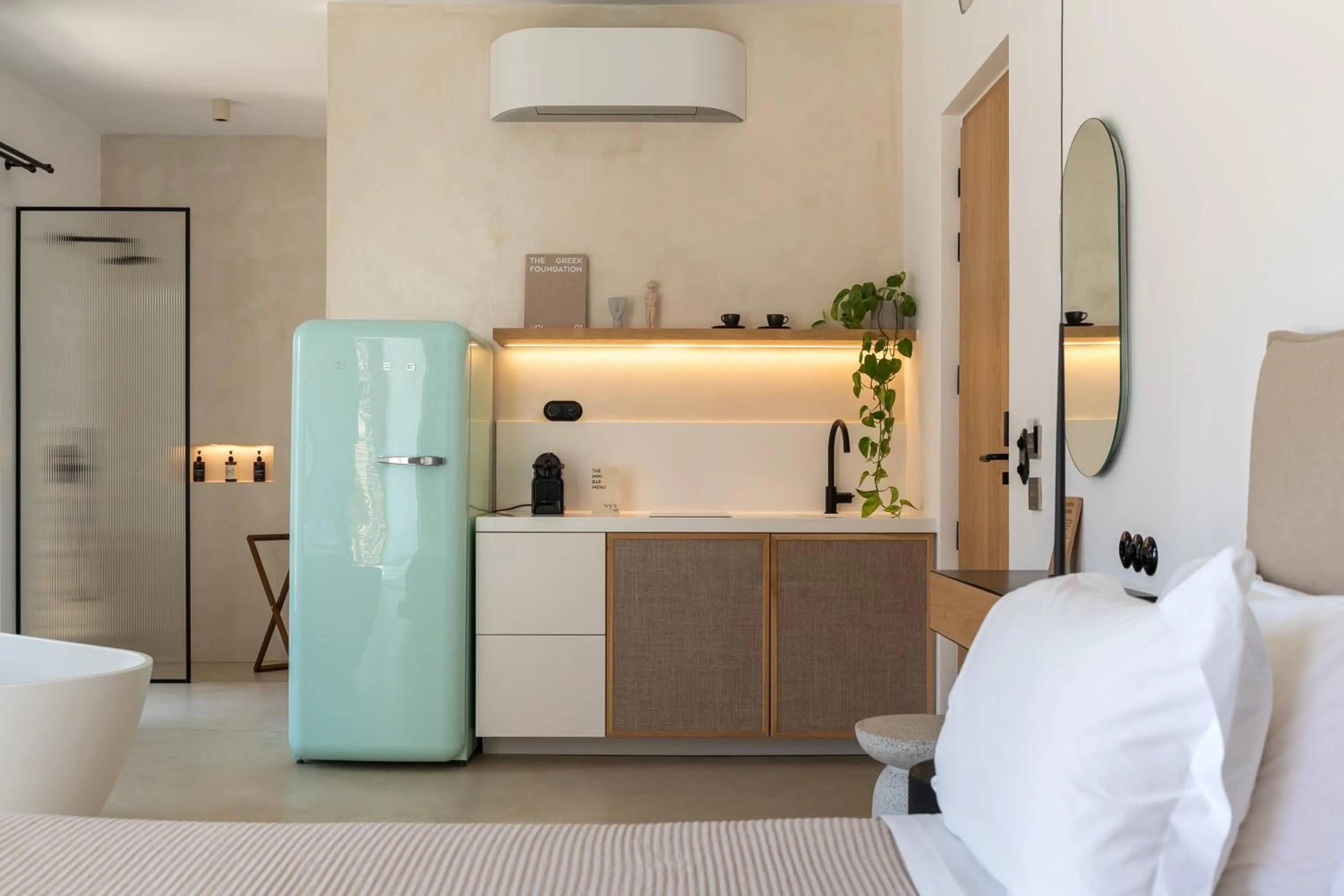 Kitchen or kitchenette, Bed in Ivy's Natural Resort