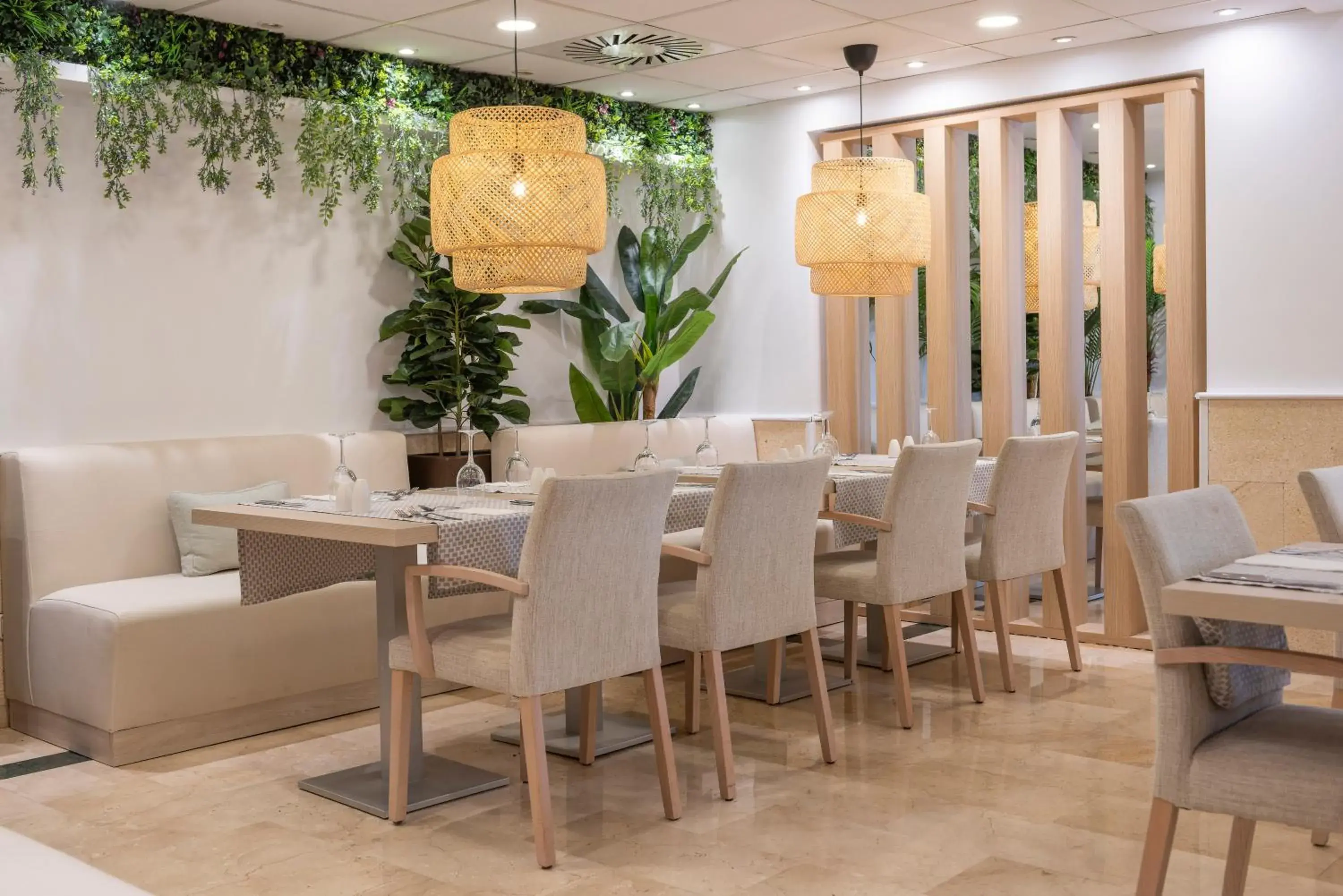 Restaurant/places to eat in Valentin Somni Hotel & Suites Restaurant/places to eat in Valentin Somni Hotel & Suites