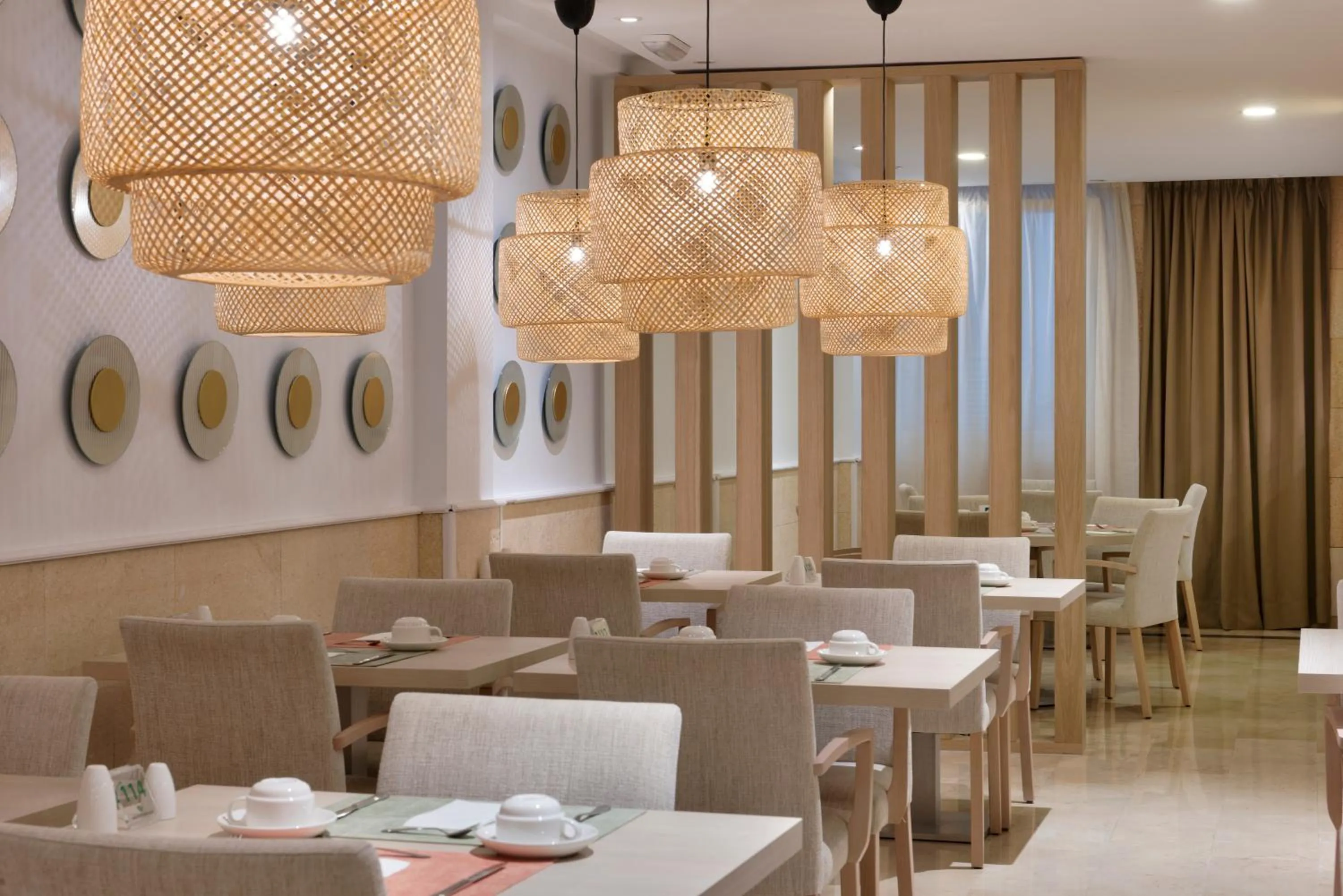 Restaurant/places to eat in Valentin Somni Hotel & Suites