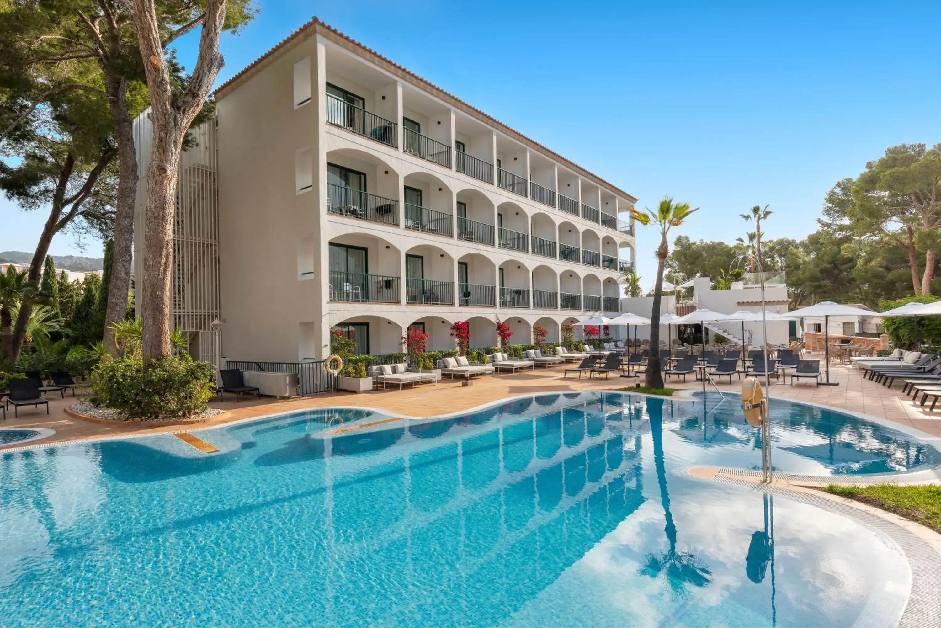 Swimming pool in Valentin Somni Hotel & Suites Swimming pool in Valentin Somni Hotel & Suites