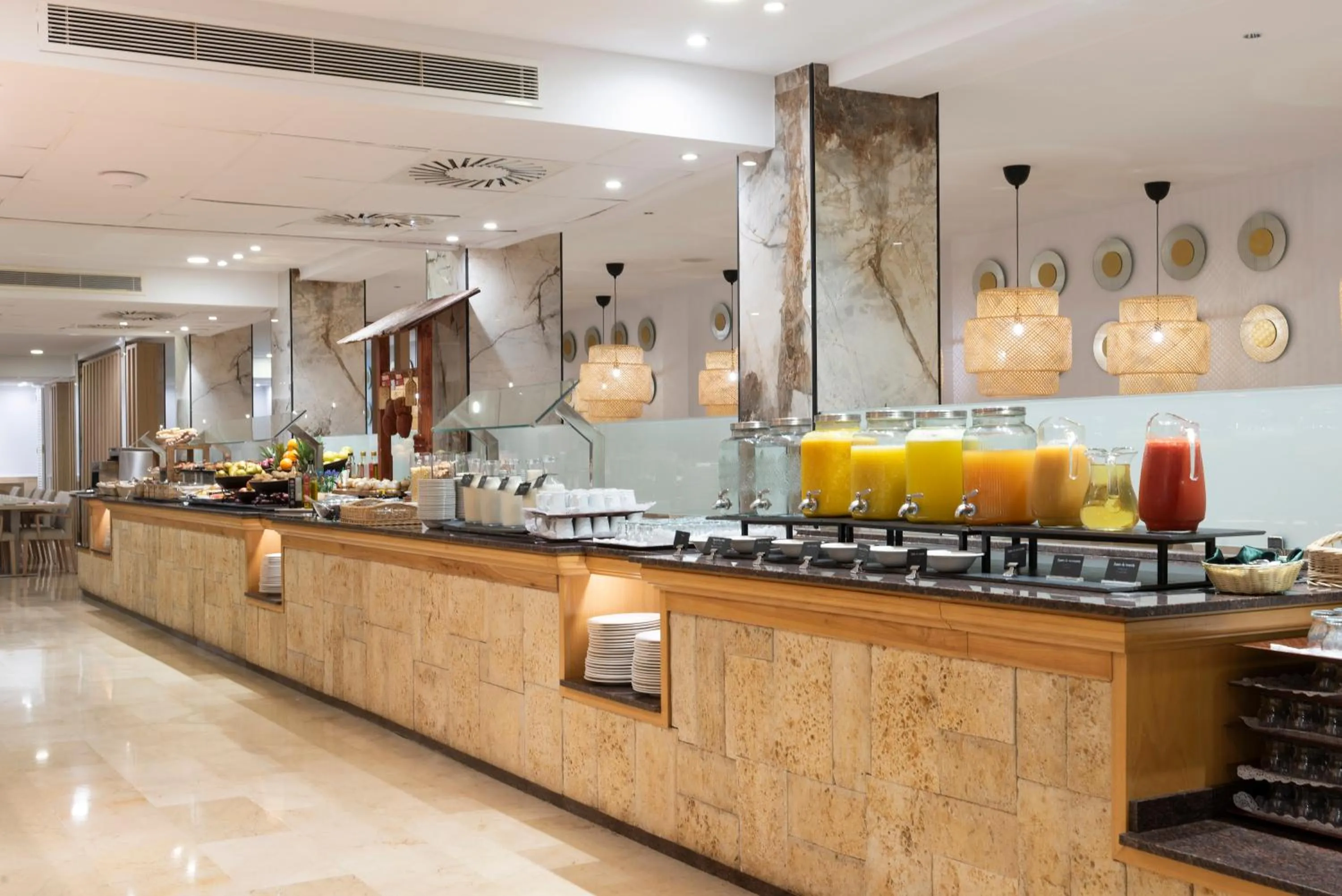 Restaurant/places to eat in Valentin Somni Hotel & Suites
