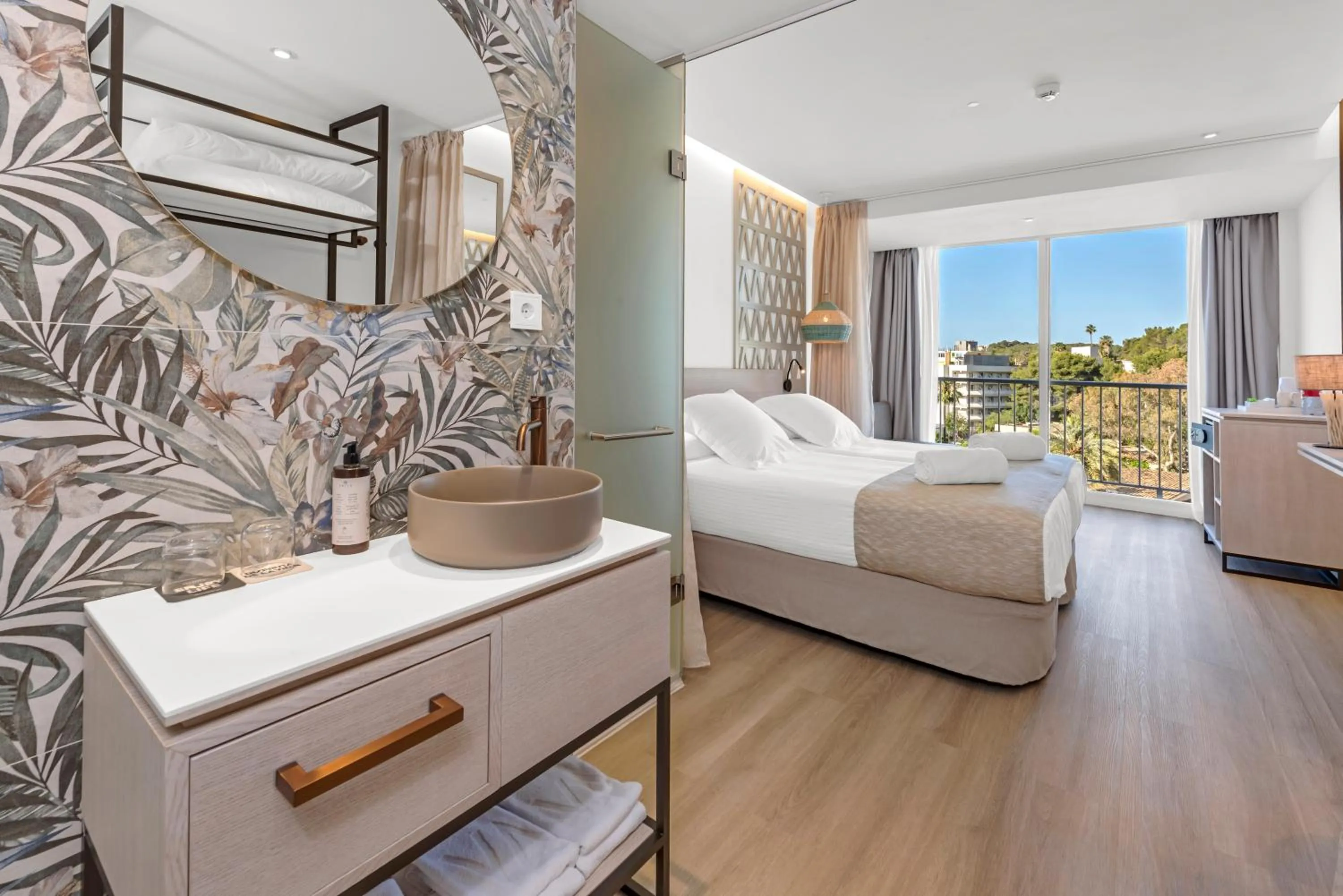 Photo of the whole room, Bed in Valentin Grand Park Suite Hotel