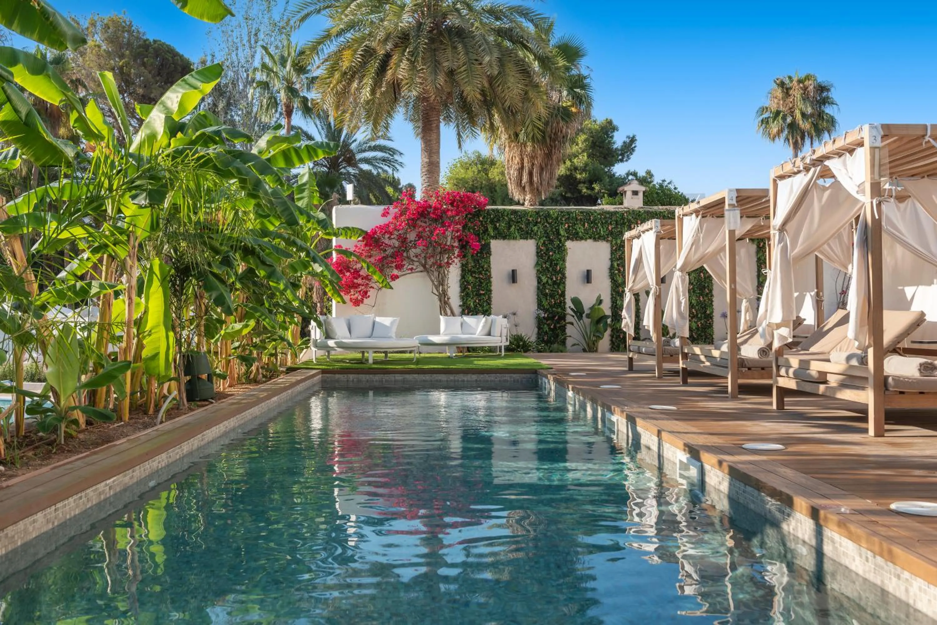 Swimming pool in Valentin Grand Park Suite Hotel