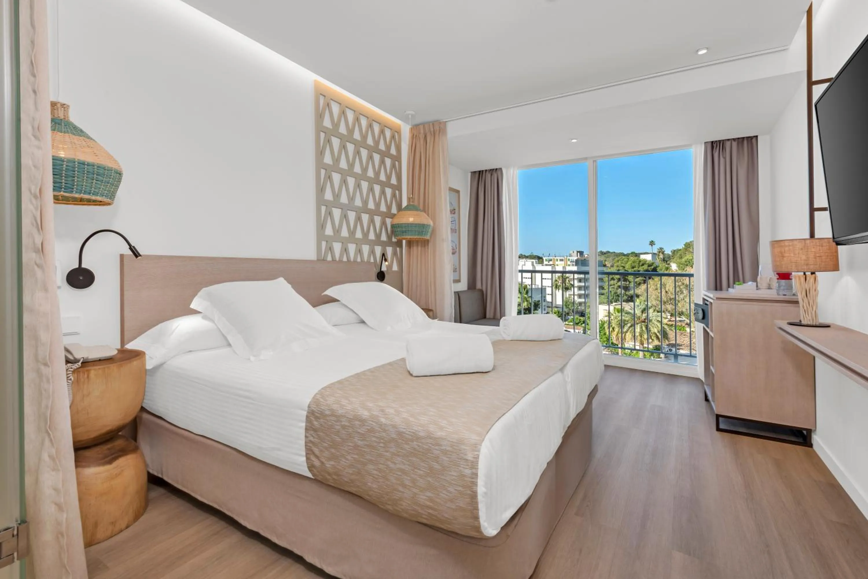 Photo of the whole room, Bed in Valentin Grand Park Suite Hotel