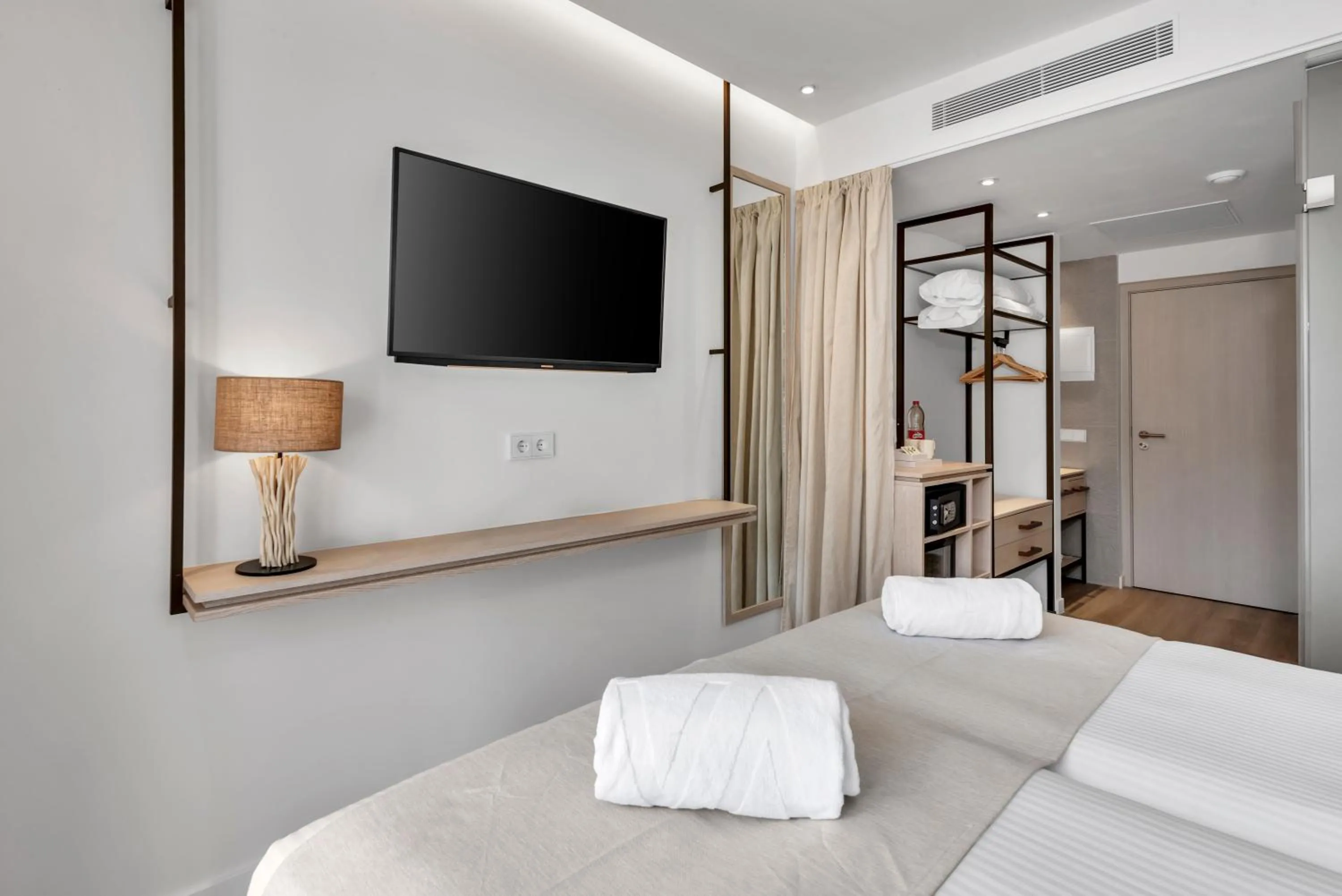 TV and multimedia, Bed in Valentin Grand Park Suite Hotel