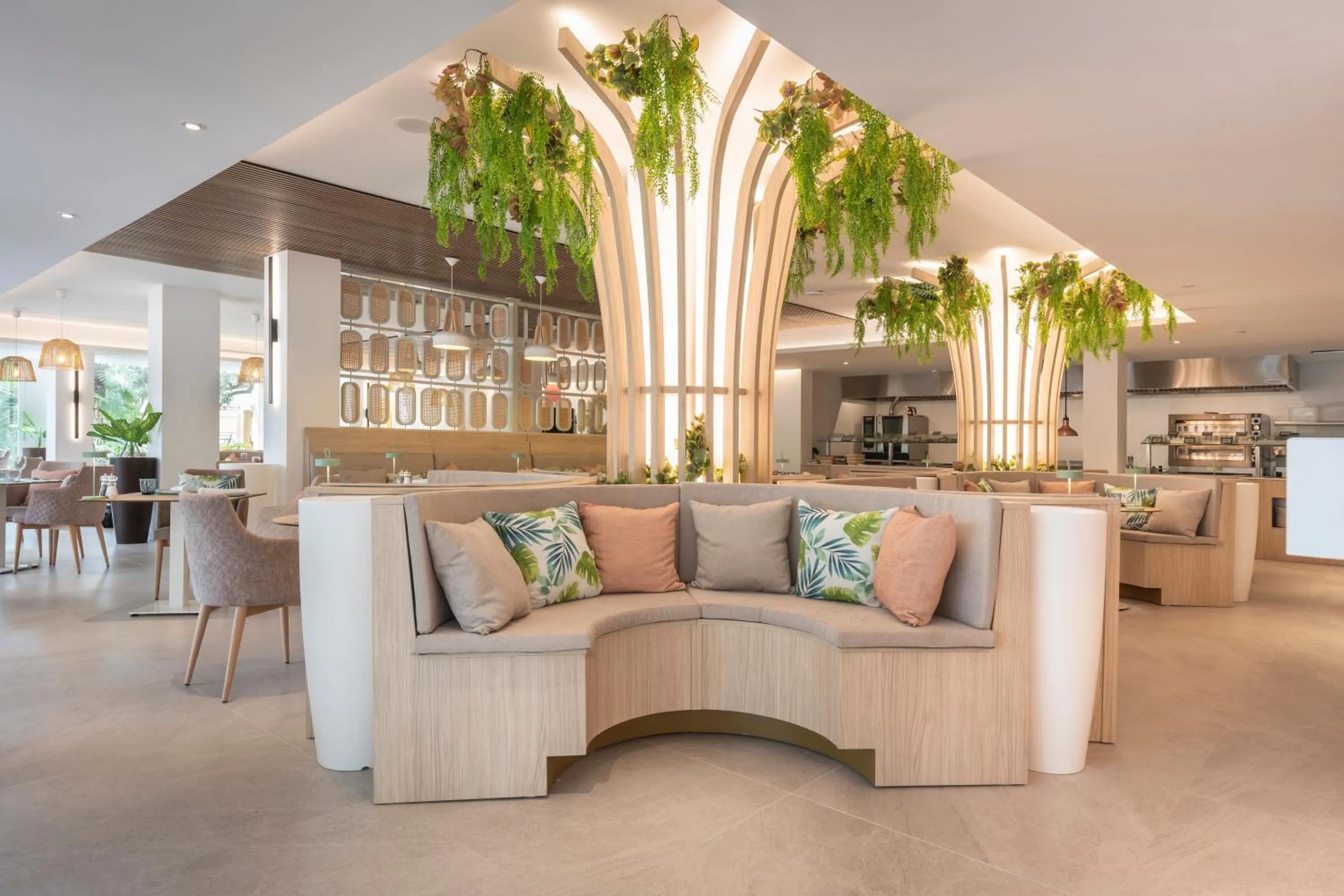 Restaurant/places to eat in Valentin Grand Park Suite Hotel