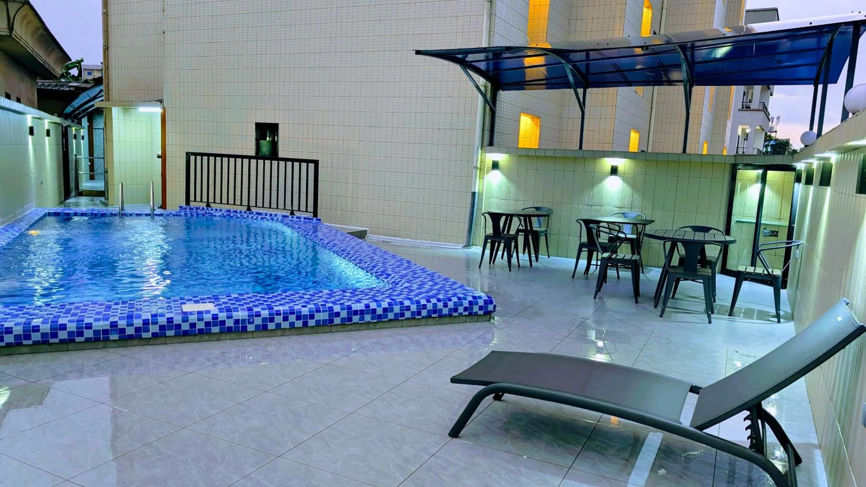 Swimming pool in ALICIA HOTEL