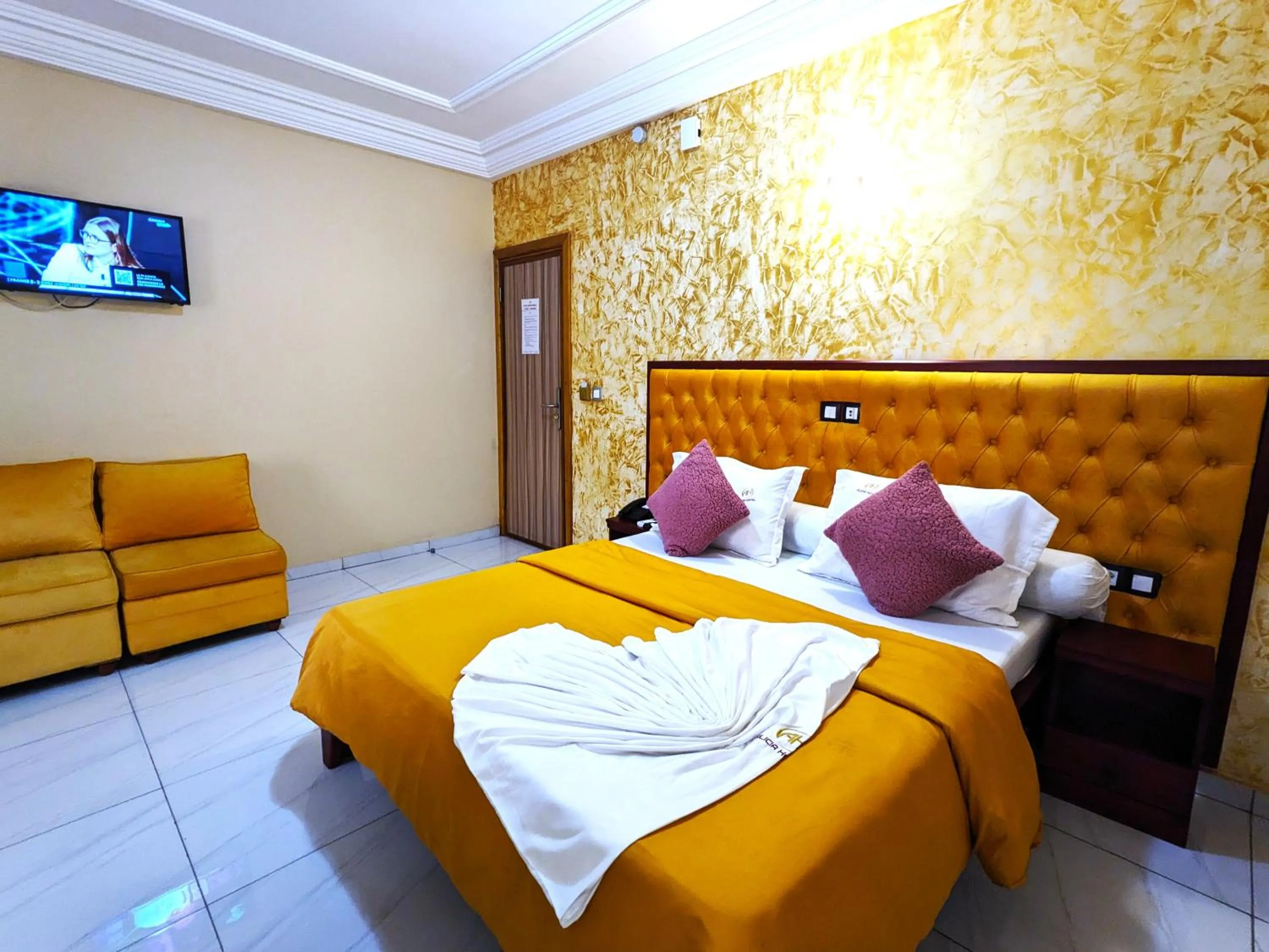 Large Double Room in ALICIA HOTEL