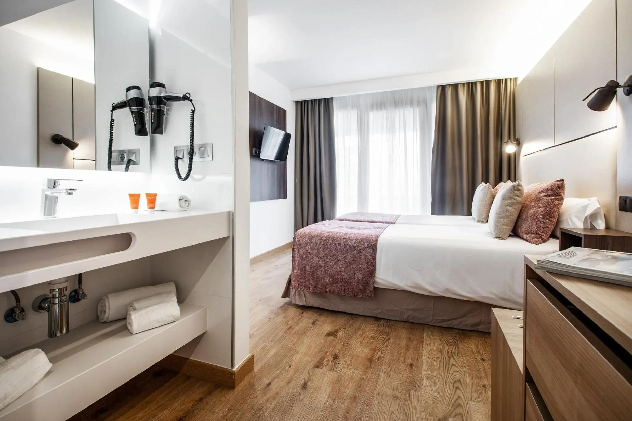 Photo of the whole room, Bed in Pierre & Vacances Apartamentos Edificio Eurobuilding 2 Photo of the whole room, Bed in Pierre & Vacances Apartamentos Edificio Eurobuilding 2