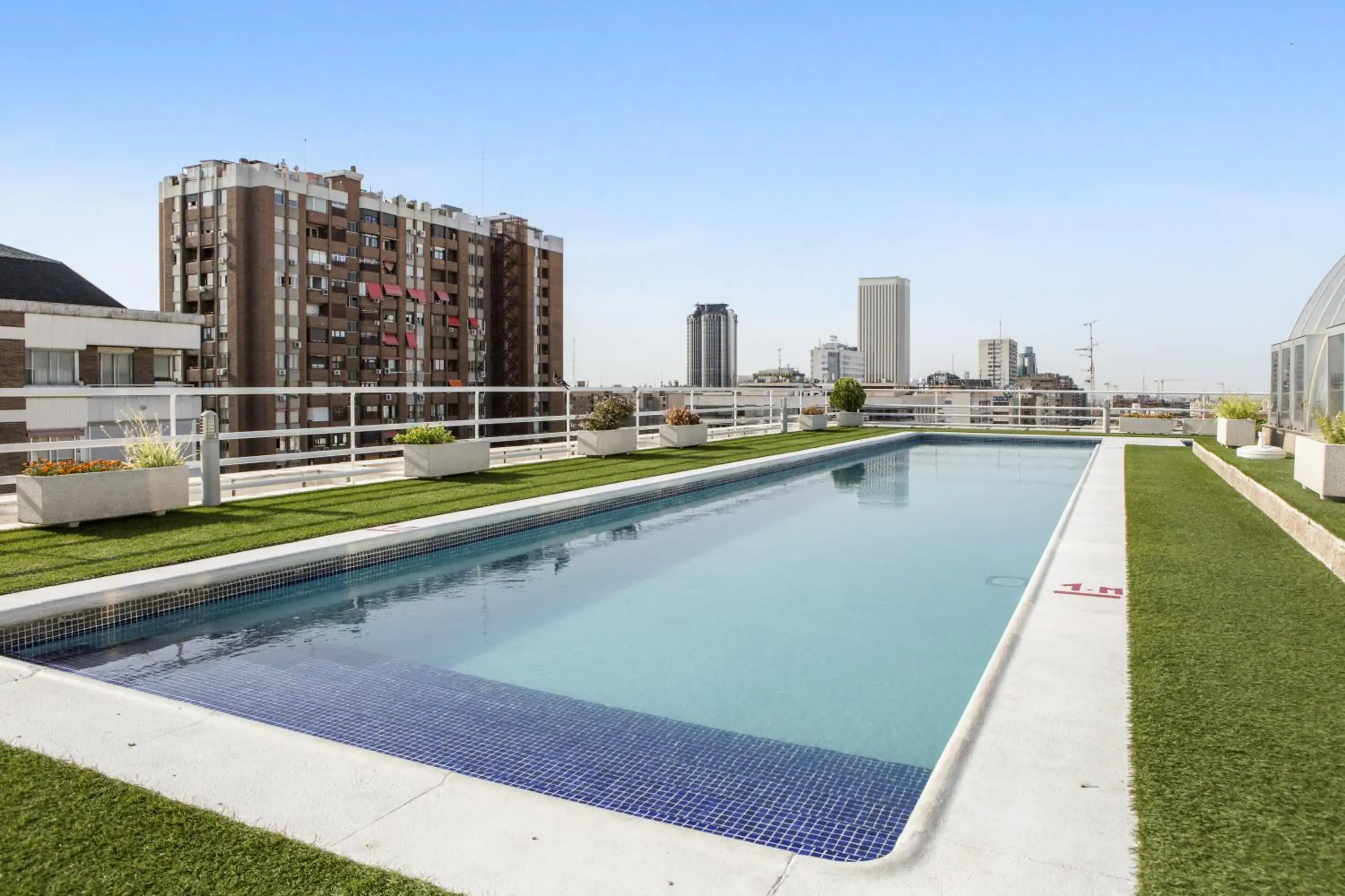 Swimming pool in Pierre & Vacances Apartamentos Edificio Eurobuilding 2 Swimming pool in Pierre & Vacances Apartamentos Edificio Eurobuilding 2