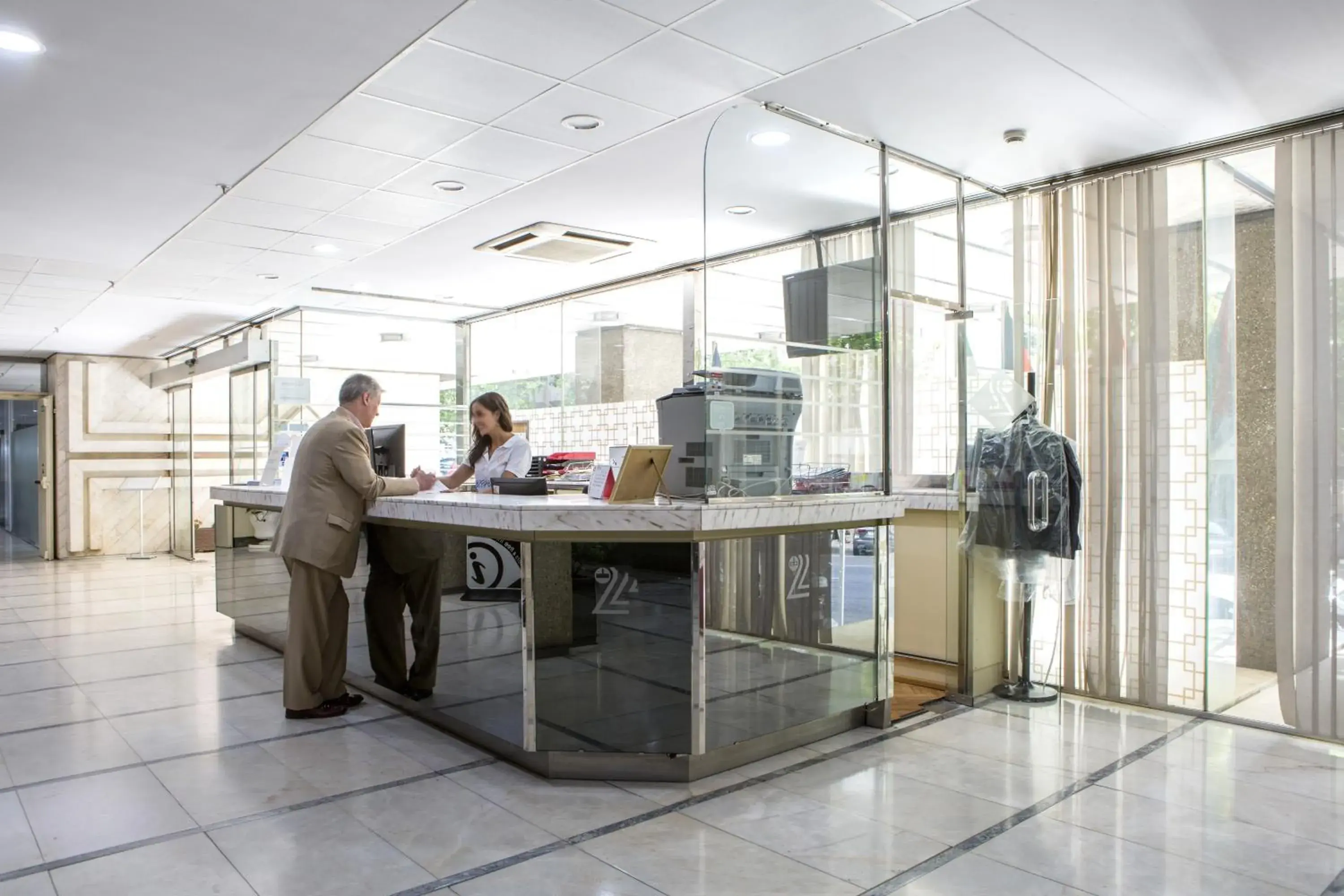 Staff in Pierre & Vacances Apartamentos Edificio Eurobuilding 2 Staff in Pierre & Vacances Apartamentos Edificio Eurobuilding 2