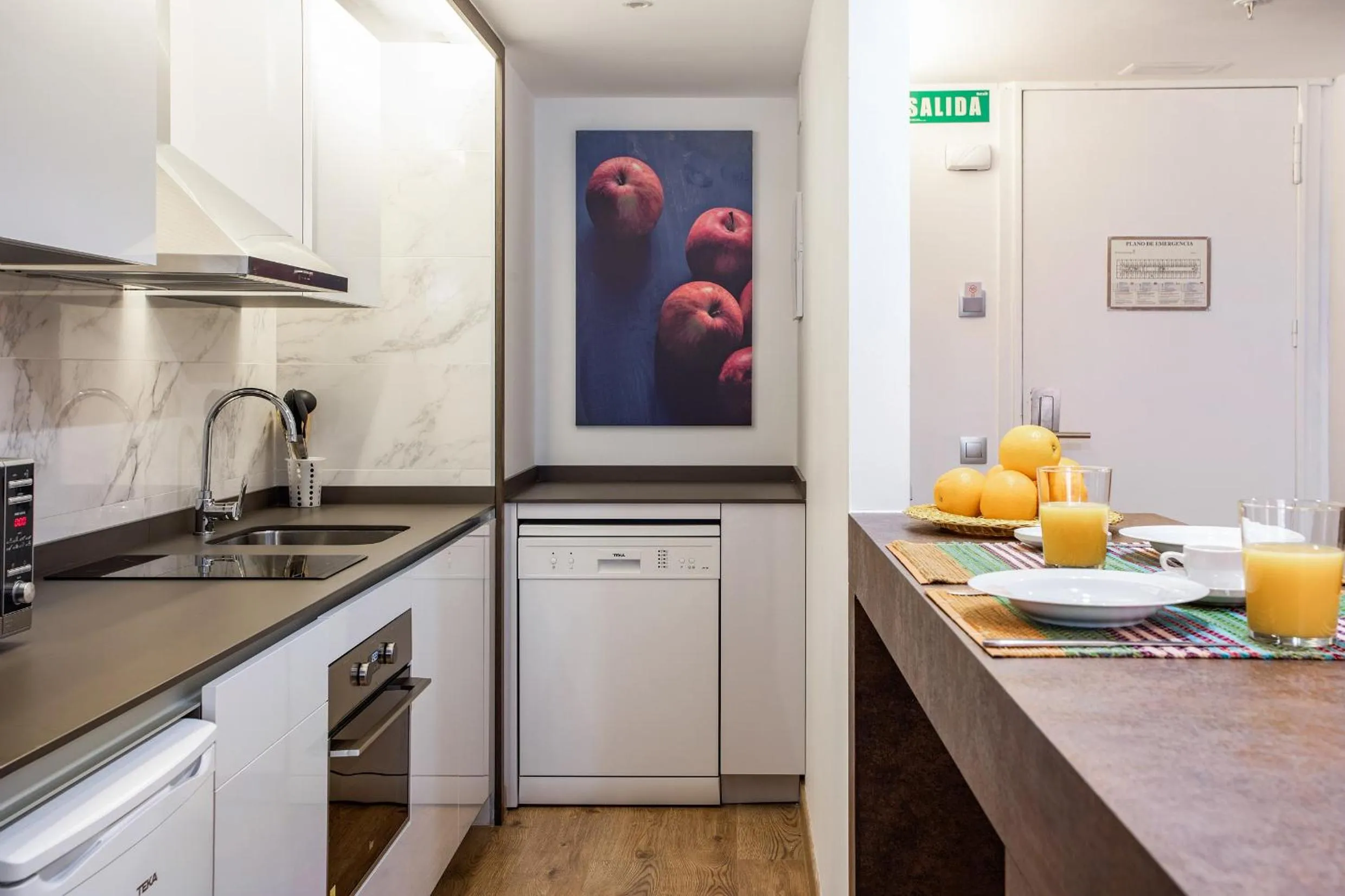 Kitchen or kitchenette in Pierre & Vacances Apartamentos Edificio Eurobuilding 2