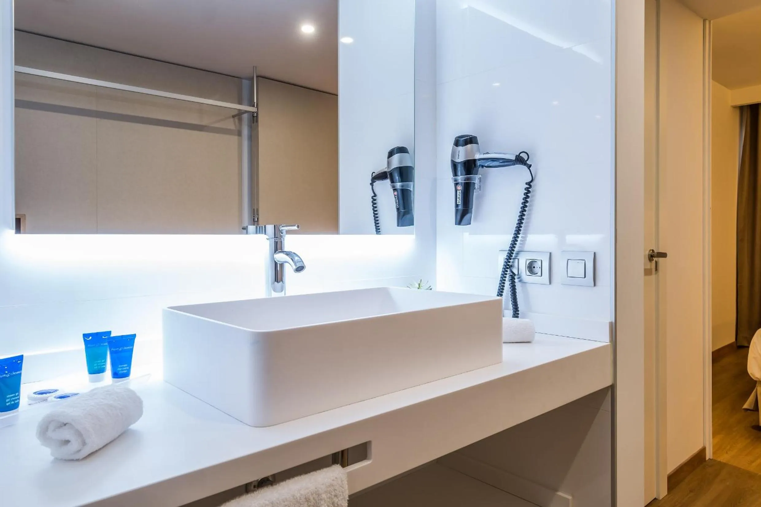 Bathroom in Pierre & Vacances Apartamentos Edificio Eurobuilding 2