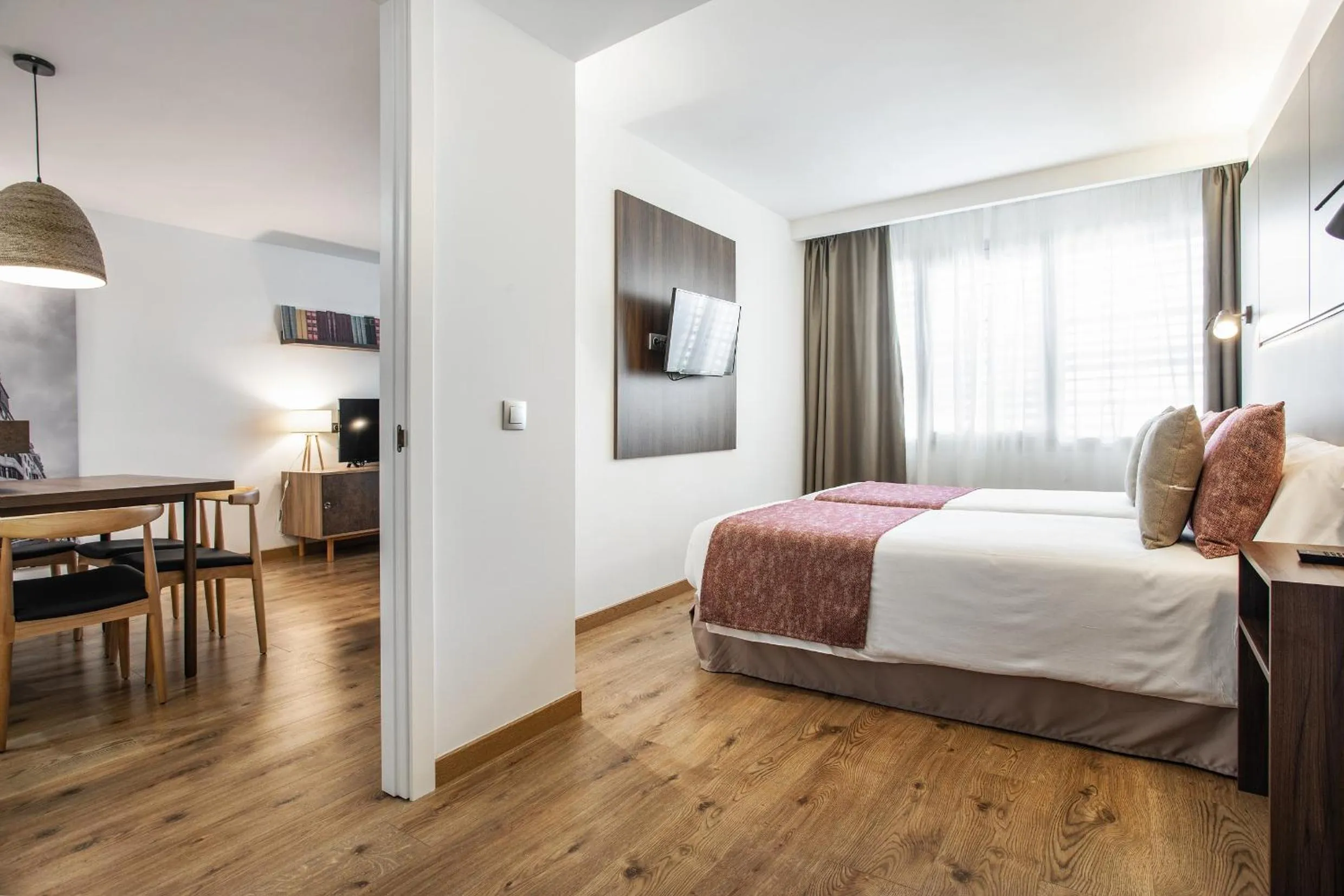 Bedroom, Bed in Pierre & Vacances Apartamentos Edificio Eurobuilding 2