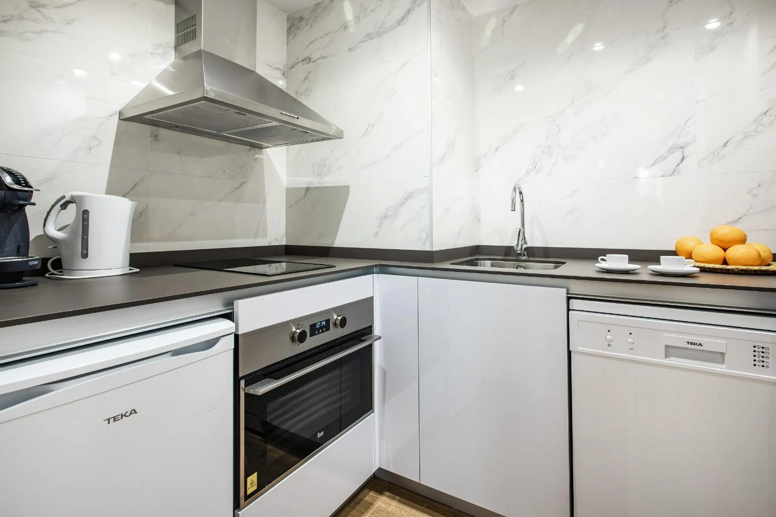 Kitchen or kitchenette in Pierre & Vacances Apartamentos Edificio Eurobuilding 2