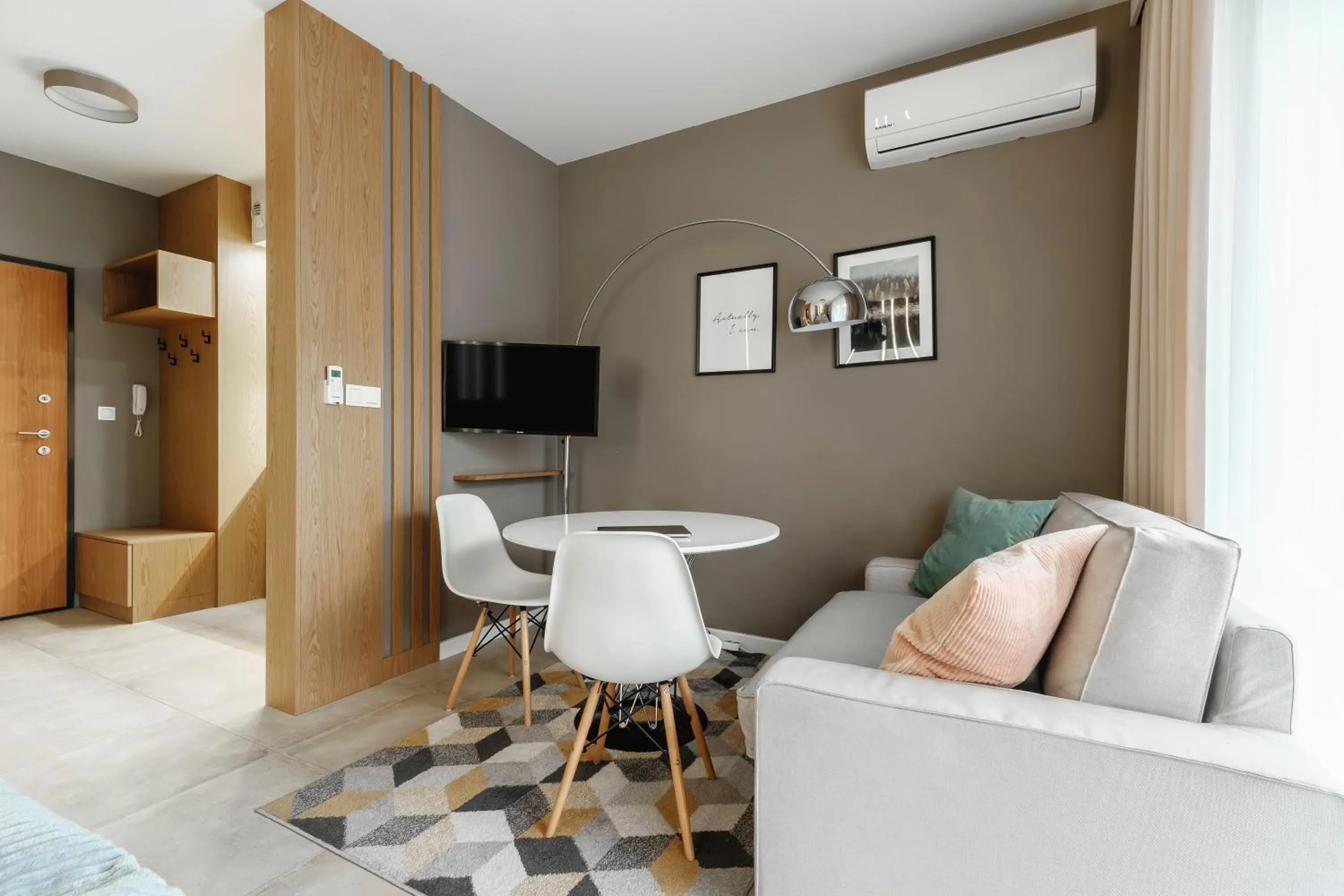 Apartament na Woli, nowe osiedle Jana Kazimierza 32, szybkie WI-FI, Parking