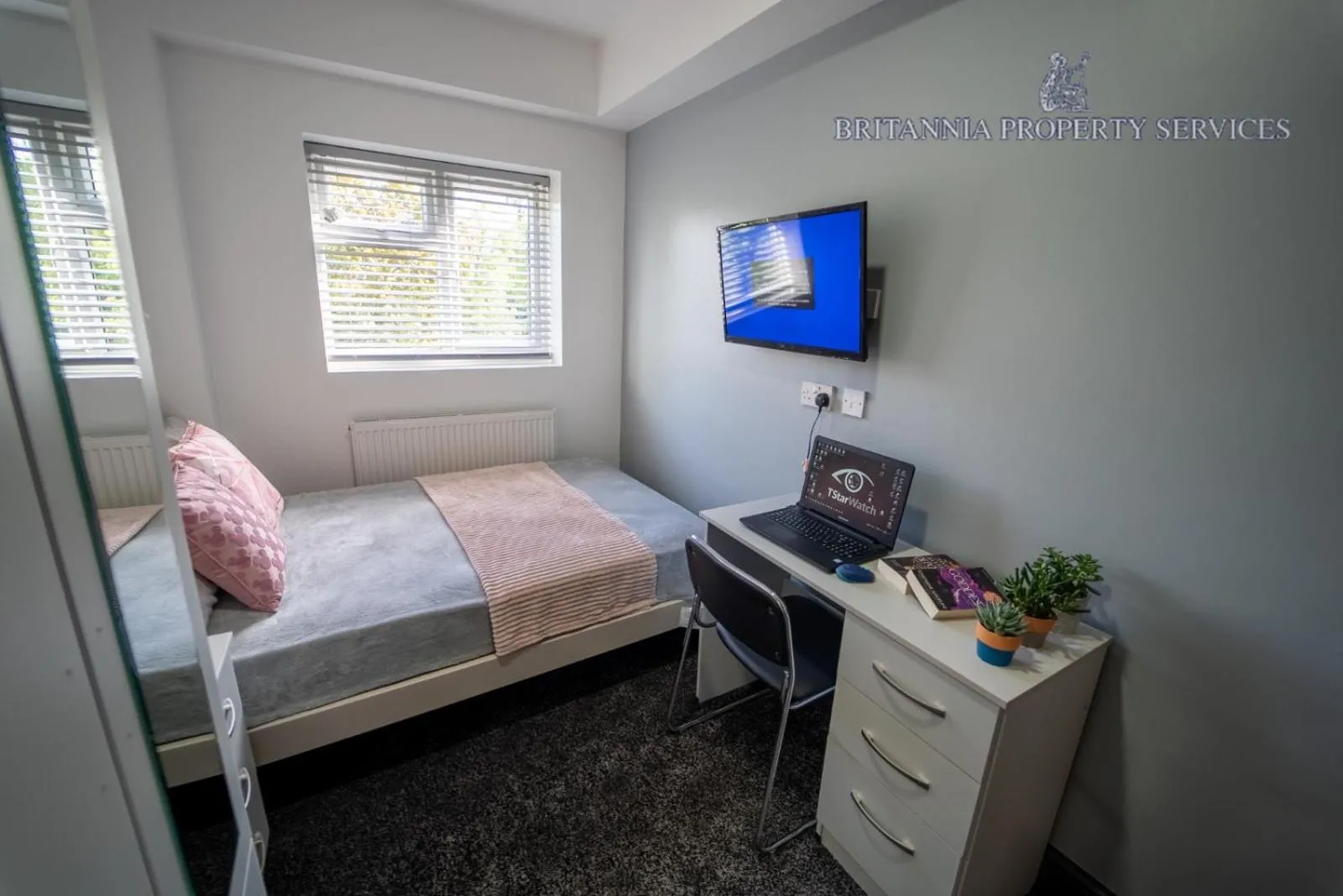 Lovely homely studio available
