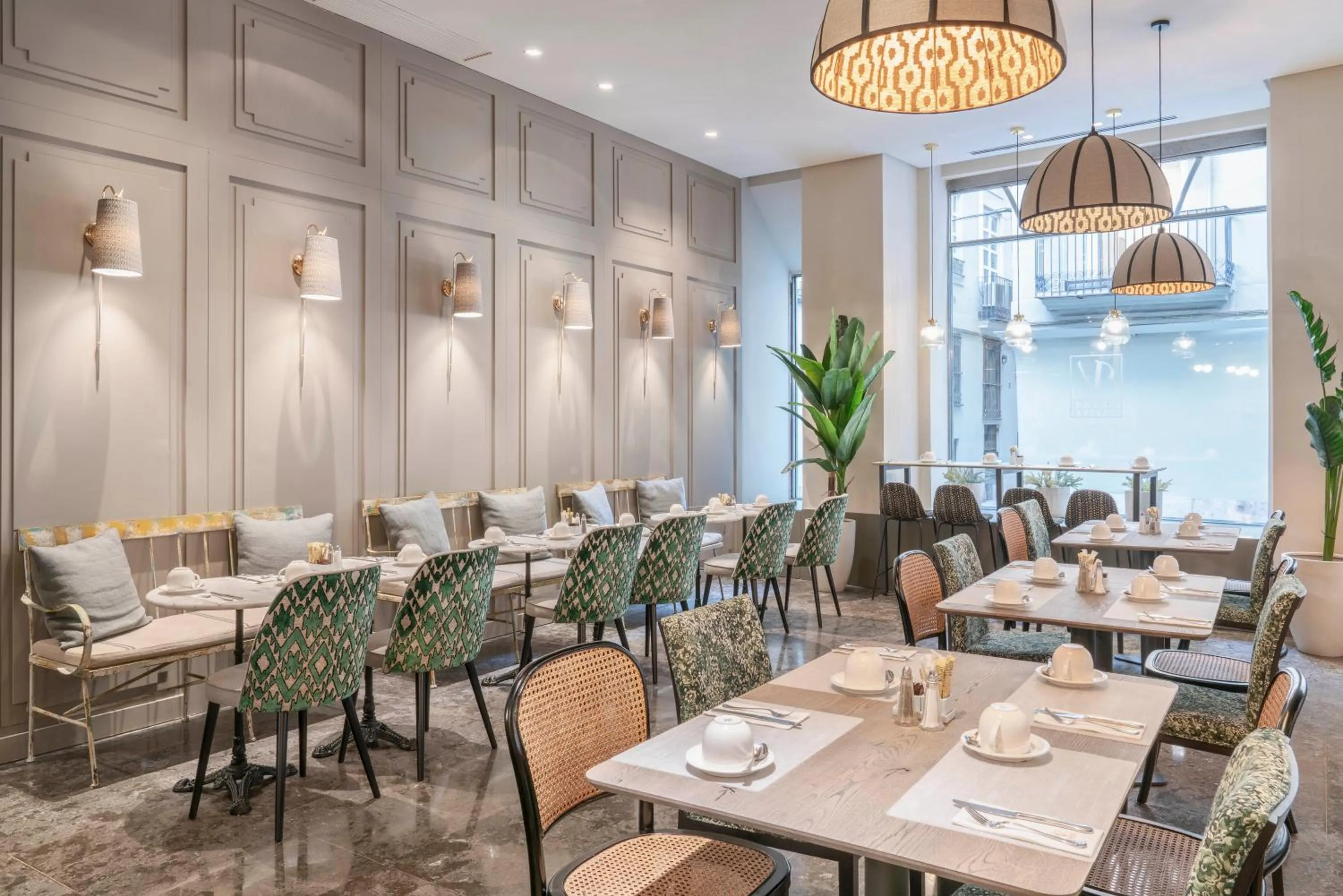 Restaurant/places to eat in Vincci Palace