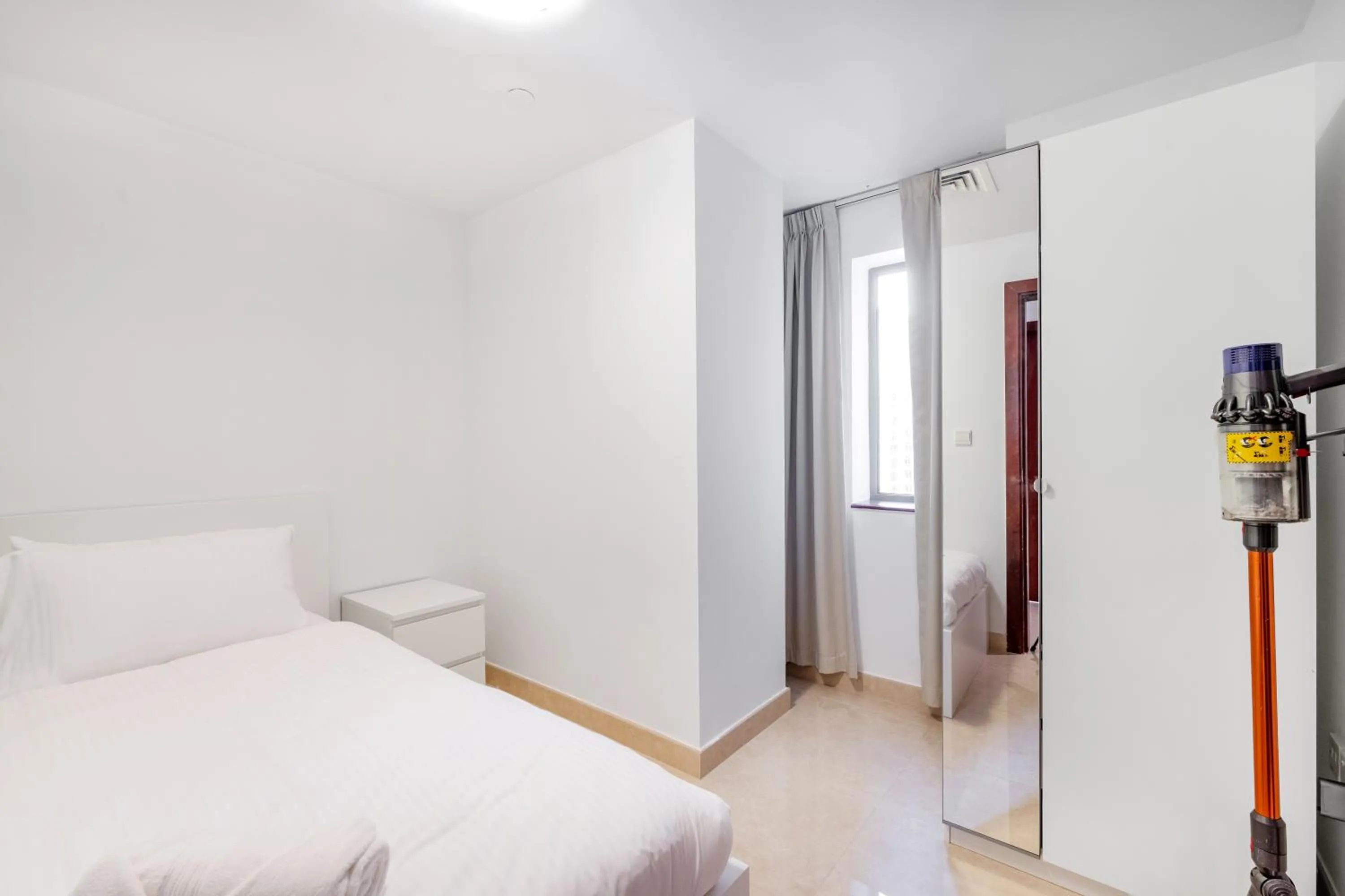 Bed in Deluxe Retreat In JBR - Million Dollar View - Balcony