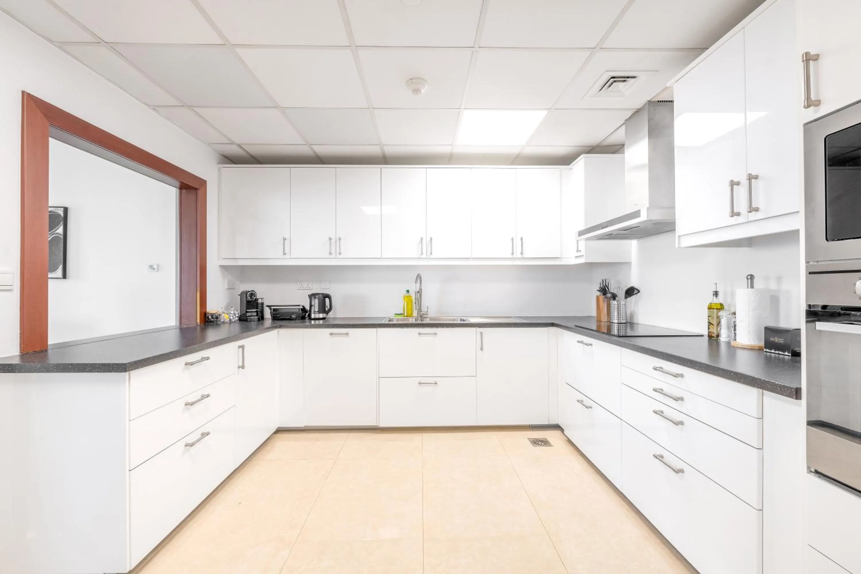 Kitchen or kitchenette in Deluxe Retreat In JBR - Million Dollar View - Balcony